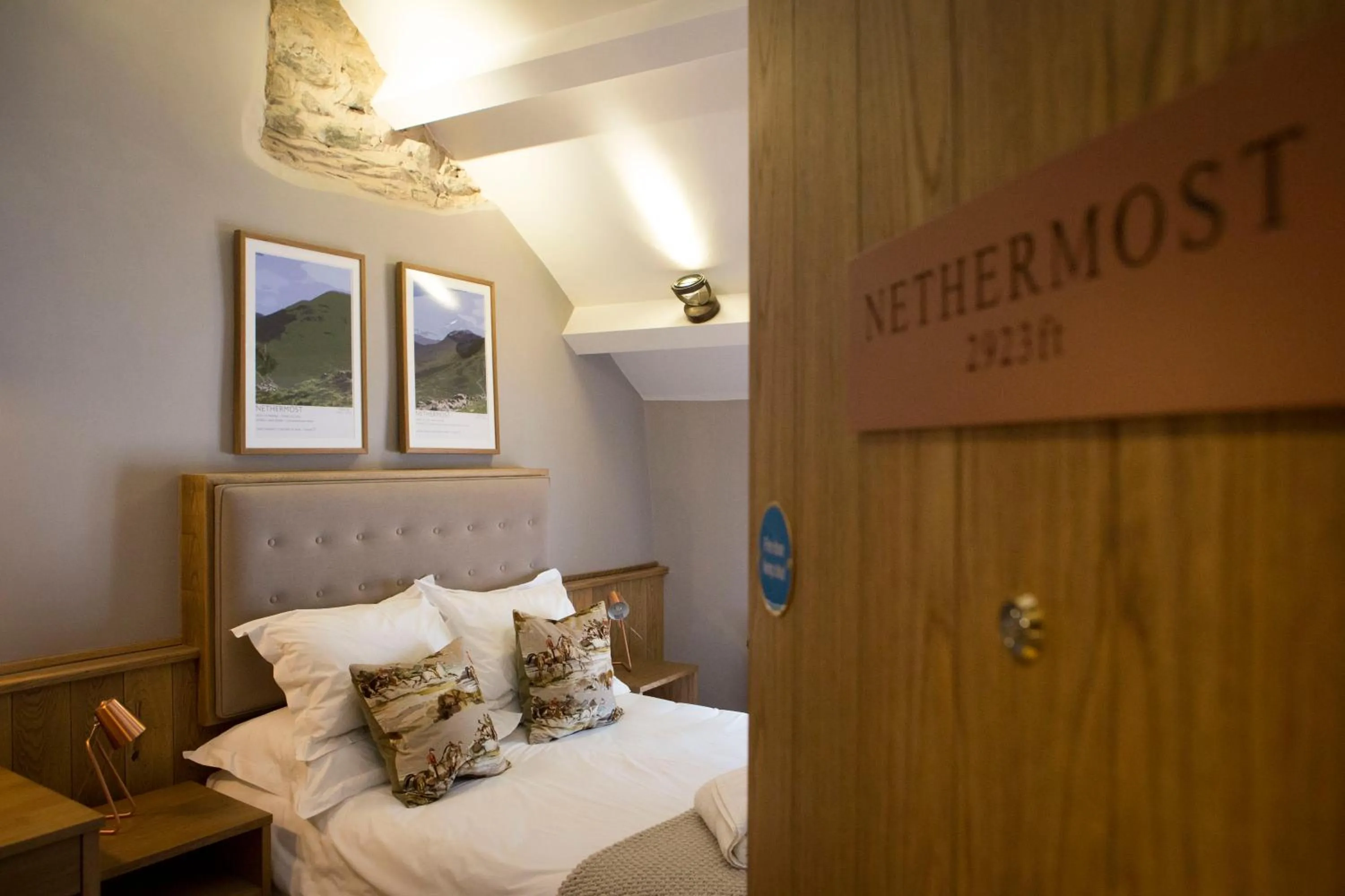 Bed in The Queen's Head Hotel