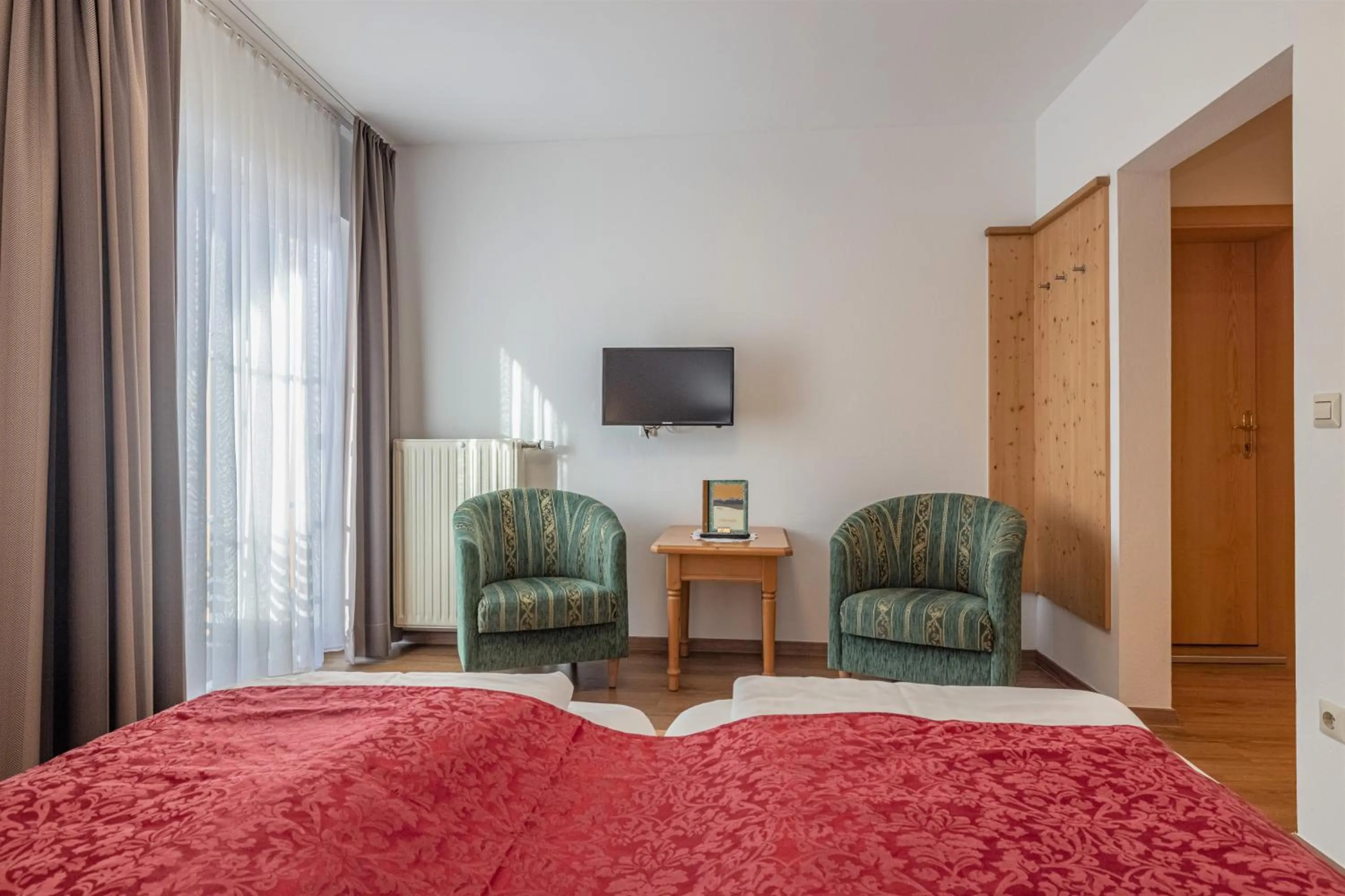 Seating area, Bed in Pension Oberjörg