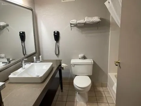 Toilet in Country Inn & Suites by Radisson, Minneapolis-Shakopee