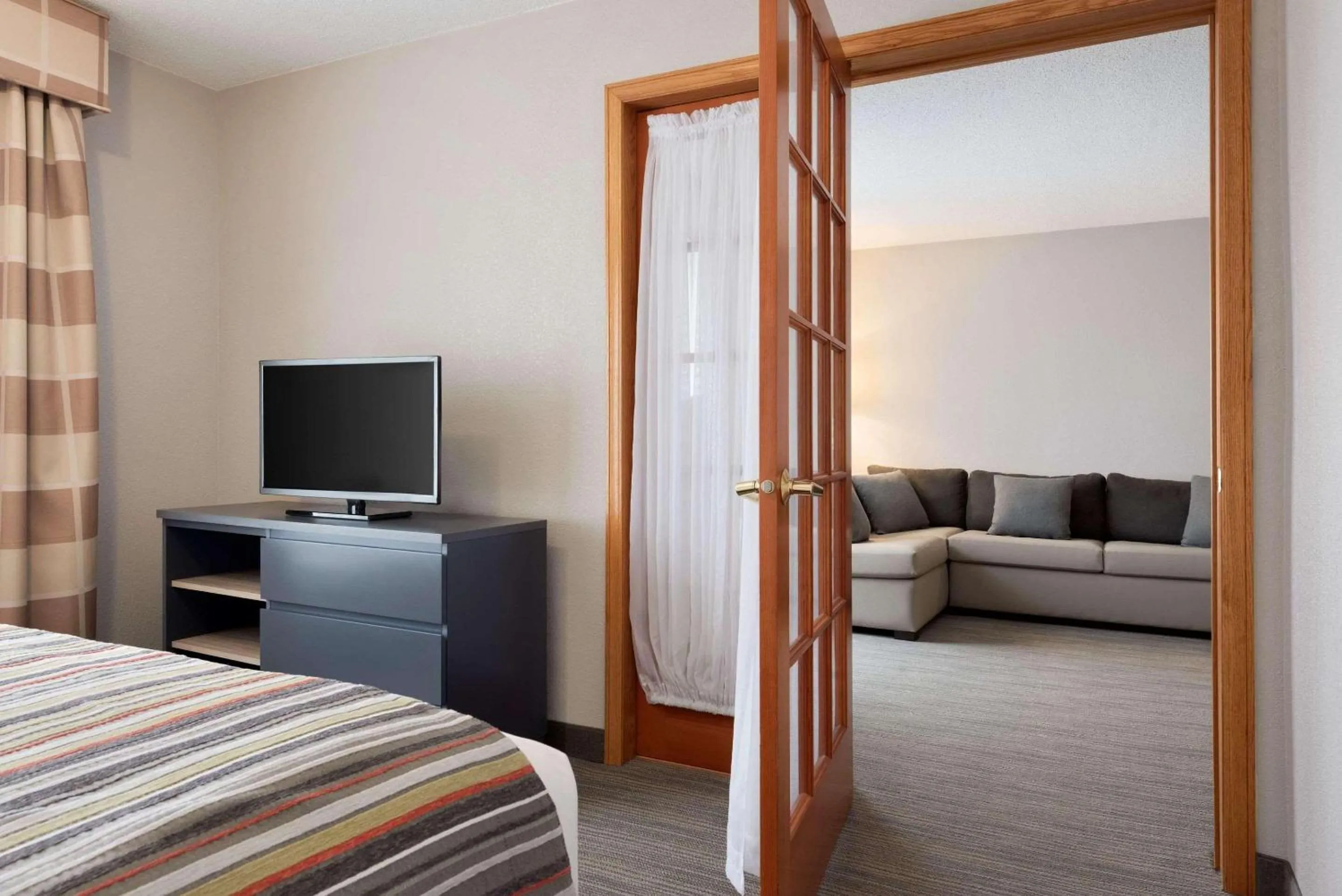 Bedroom, Bed in Country Inn & Suites by Radisson, Minneapolis-Shakopee