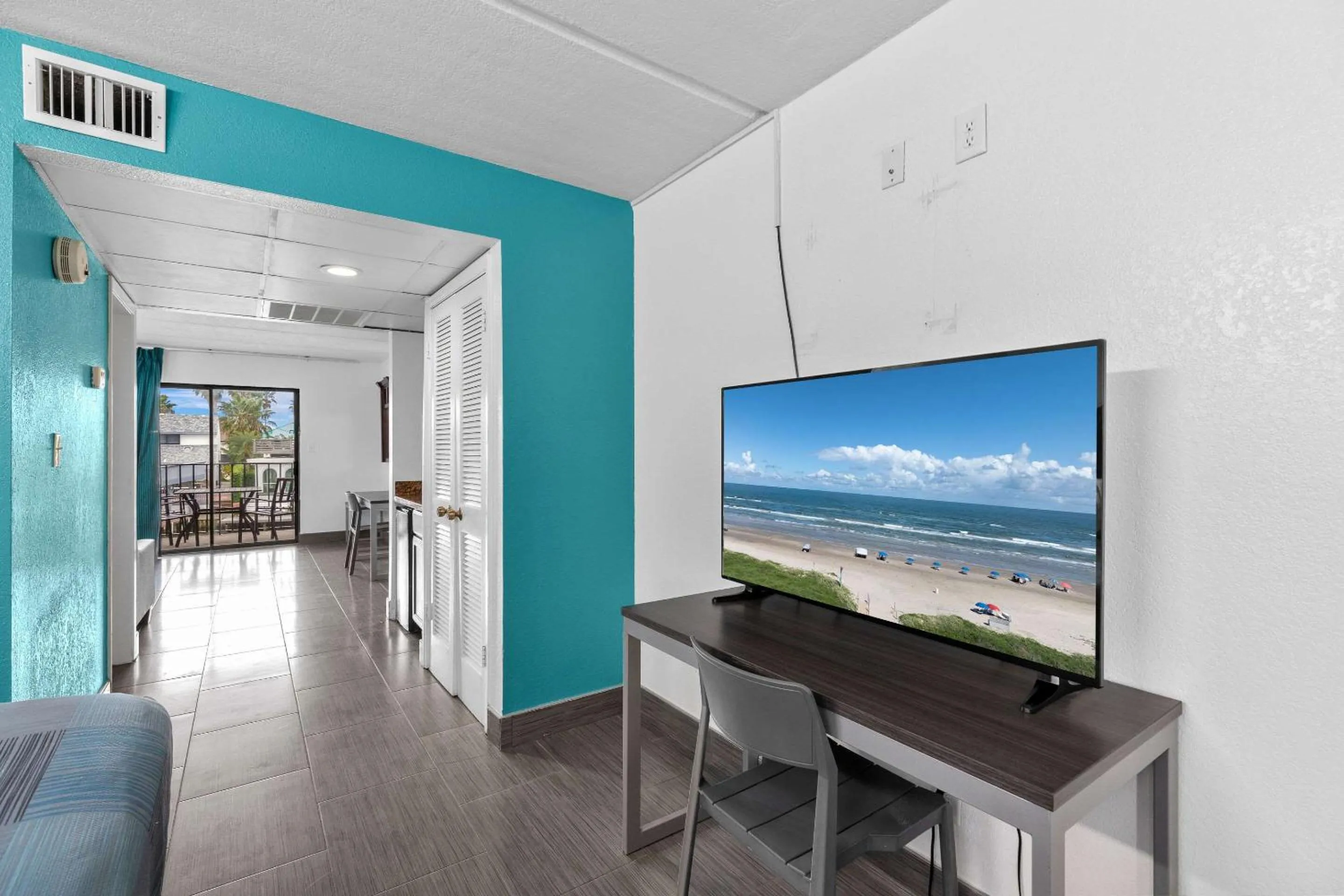 Bedroom in WindWater Hotel and Marina