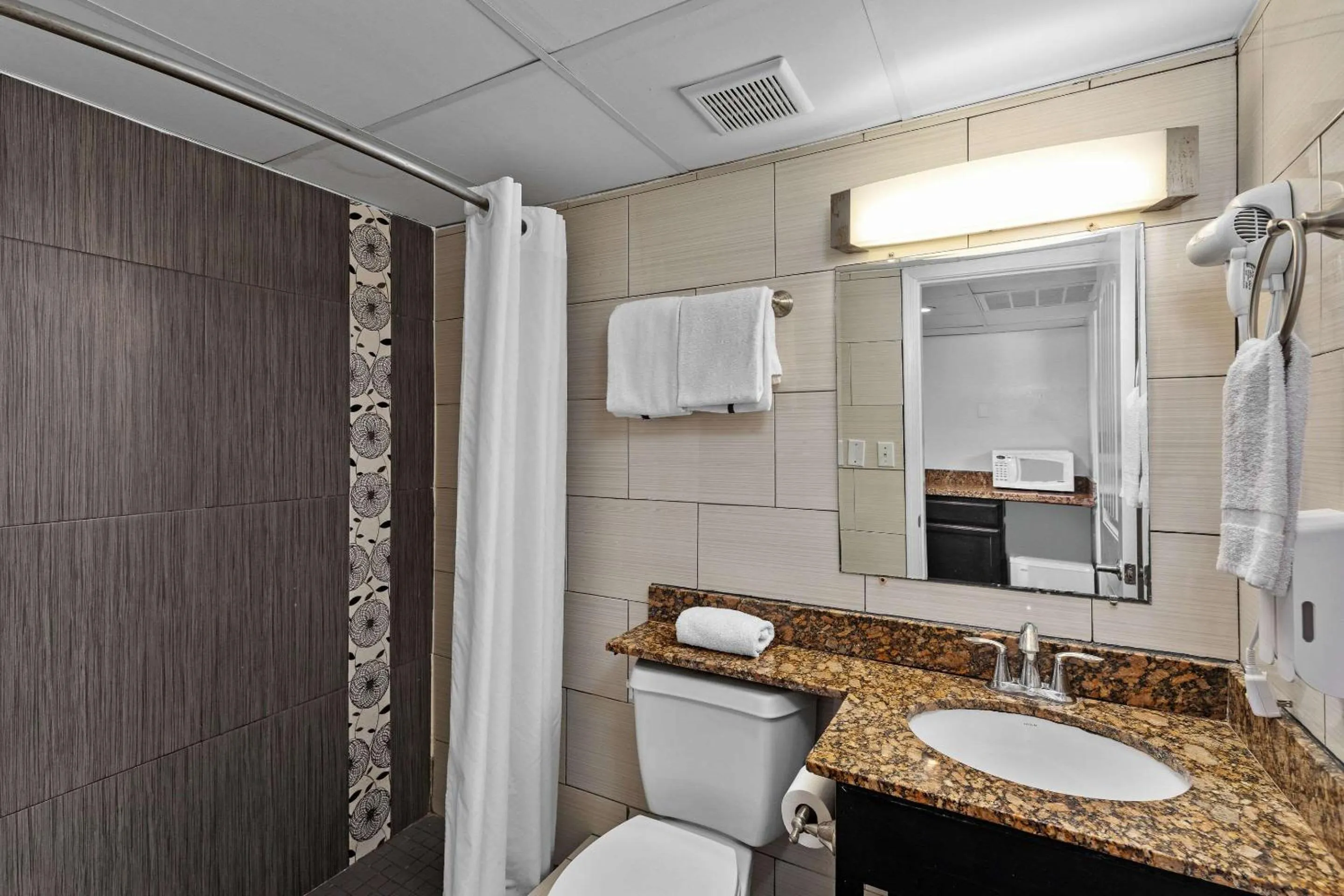 Bedroom in WindWater Hotel and Marina