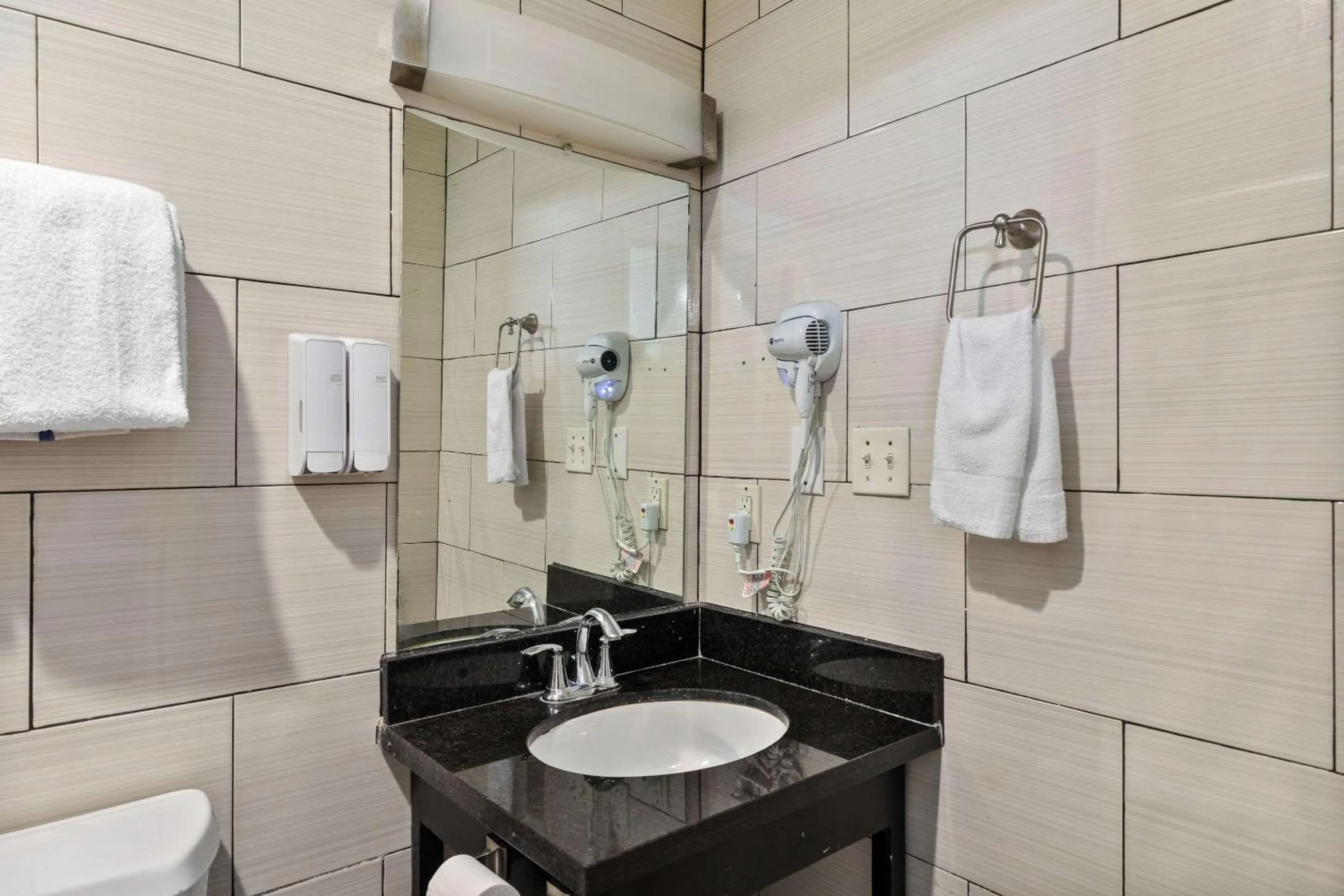 Bedroom in WindWater Hotel and Marina