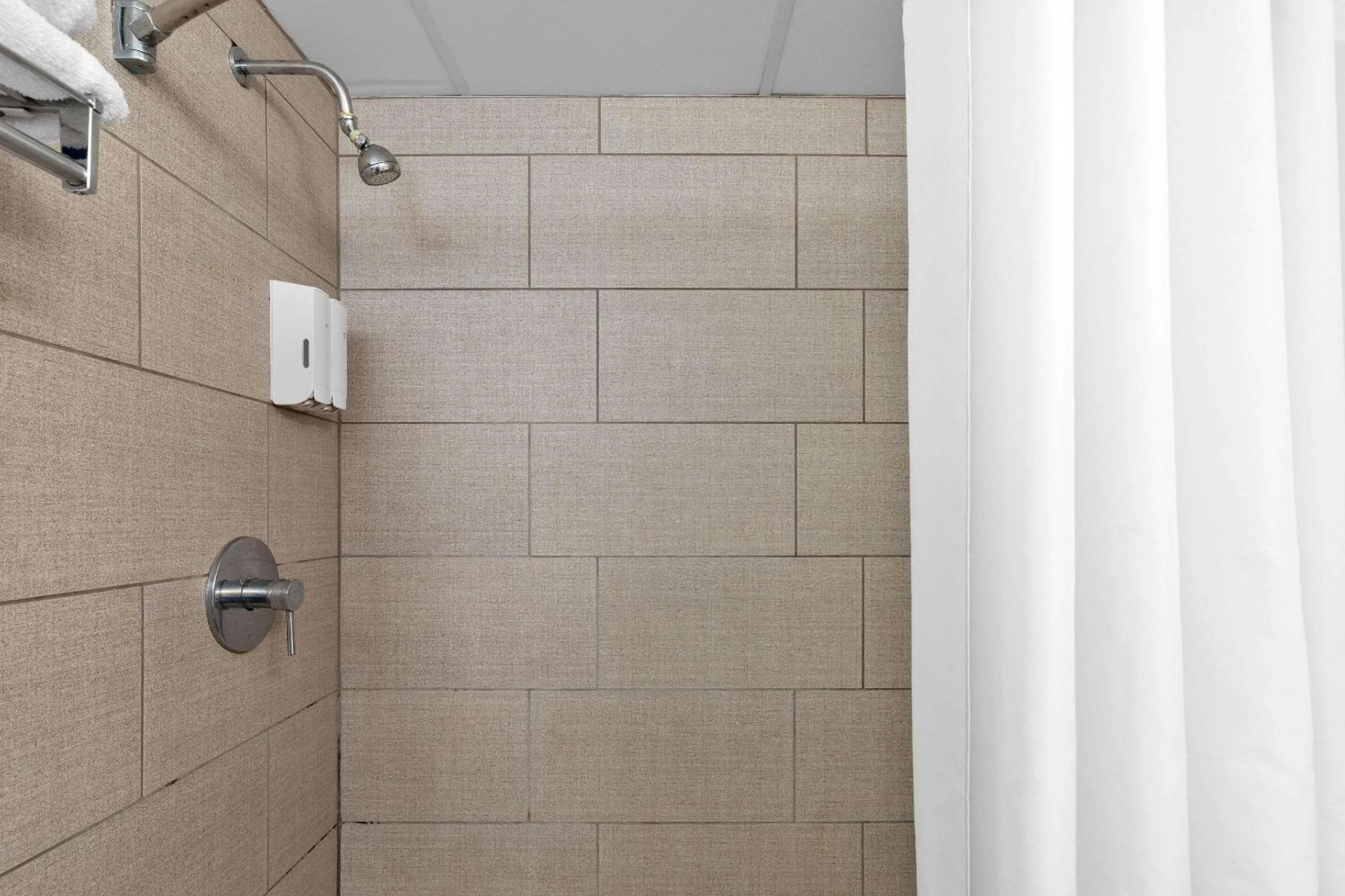 Bedroom in WindWater Hotel and Marina