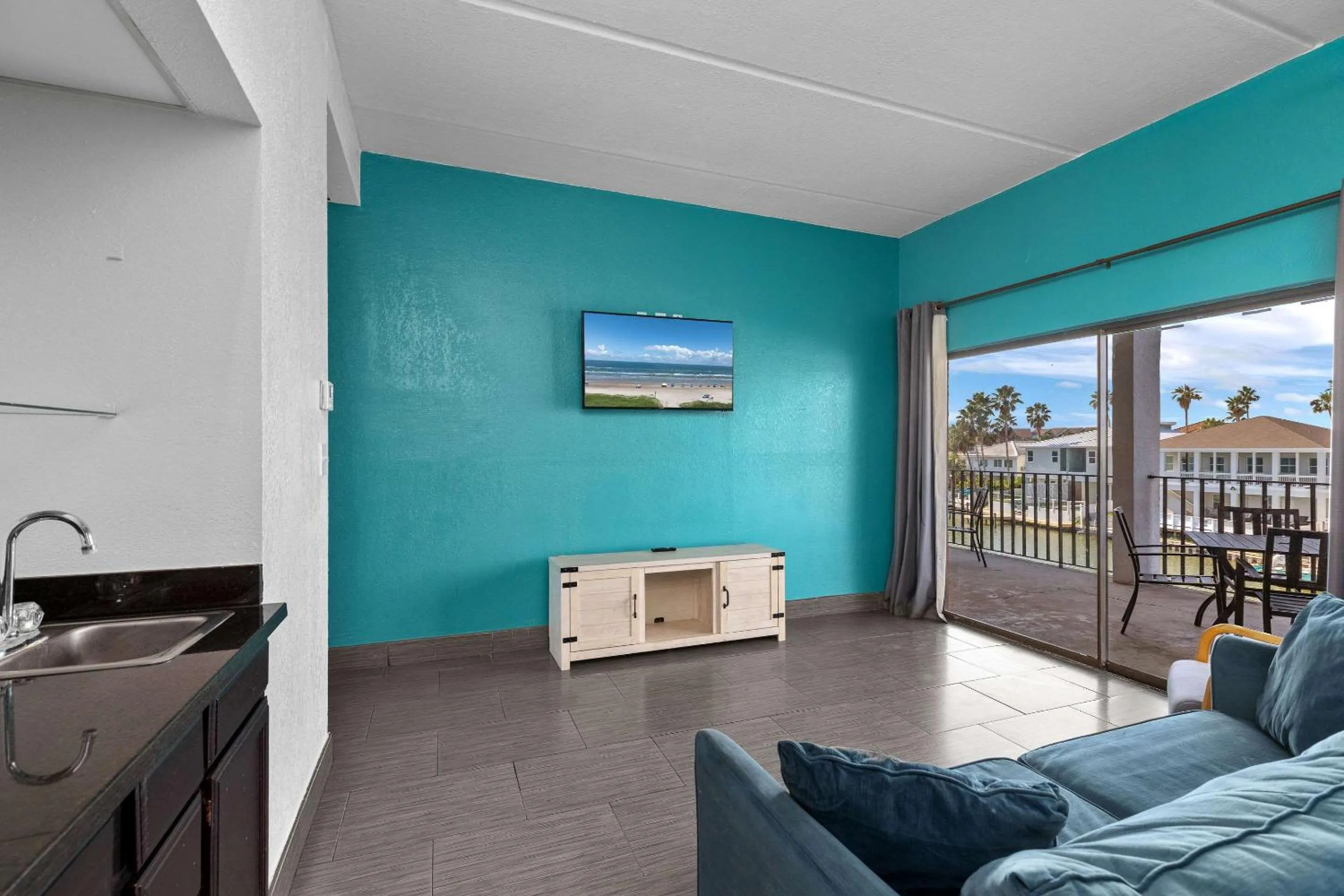 Bedroom in WindWater Hotel and Marina