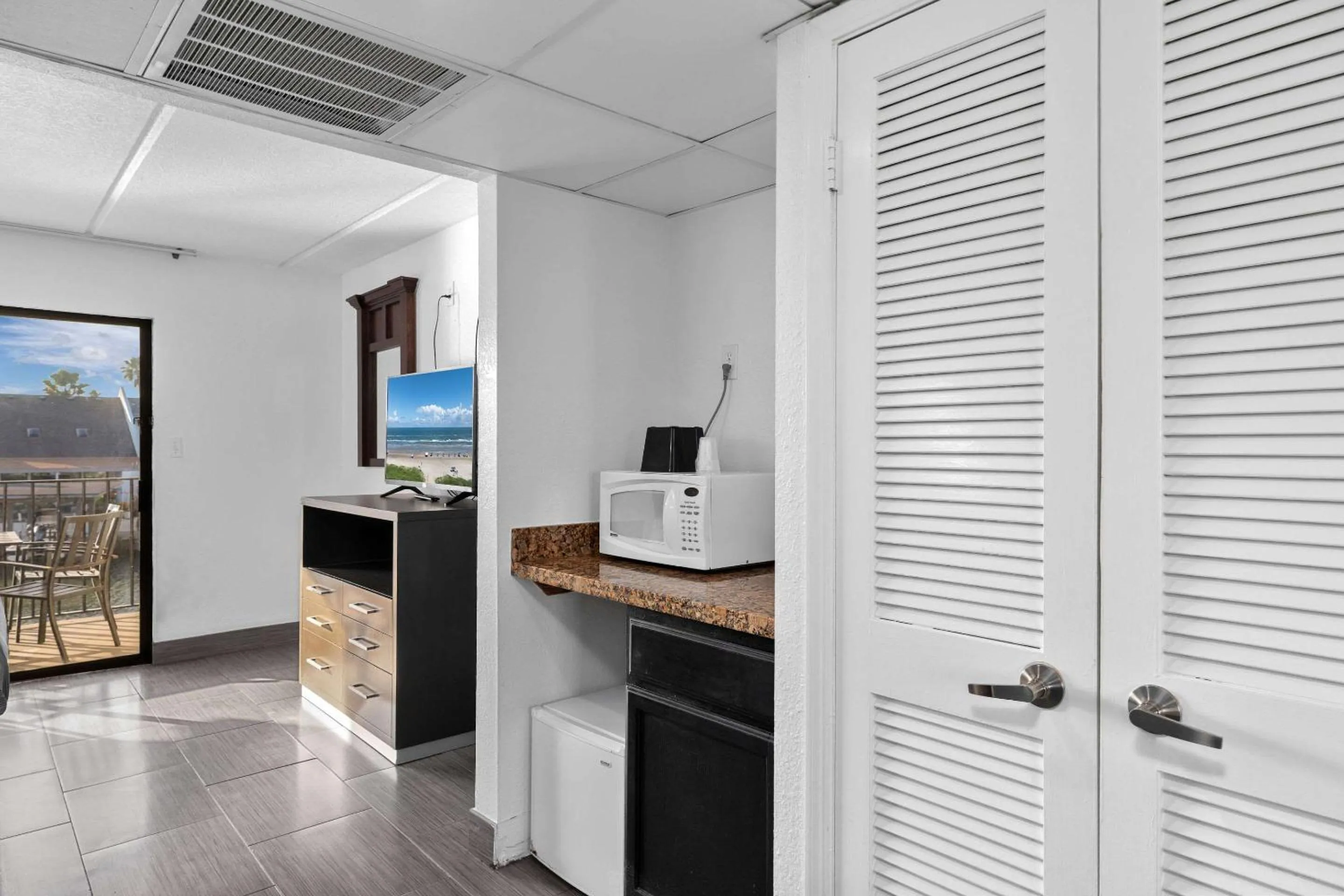 Bedroom in WindWater Hotel and Marina