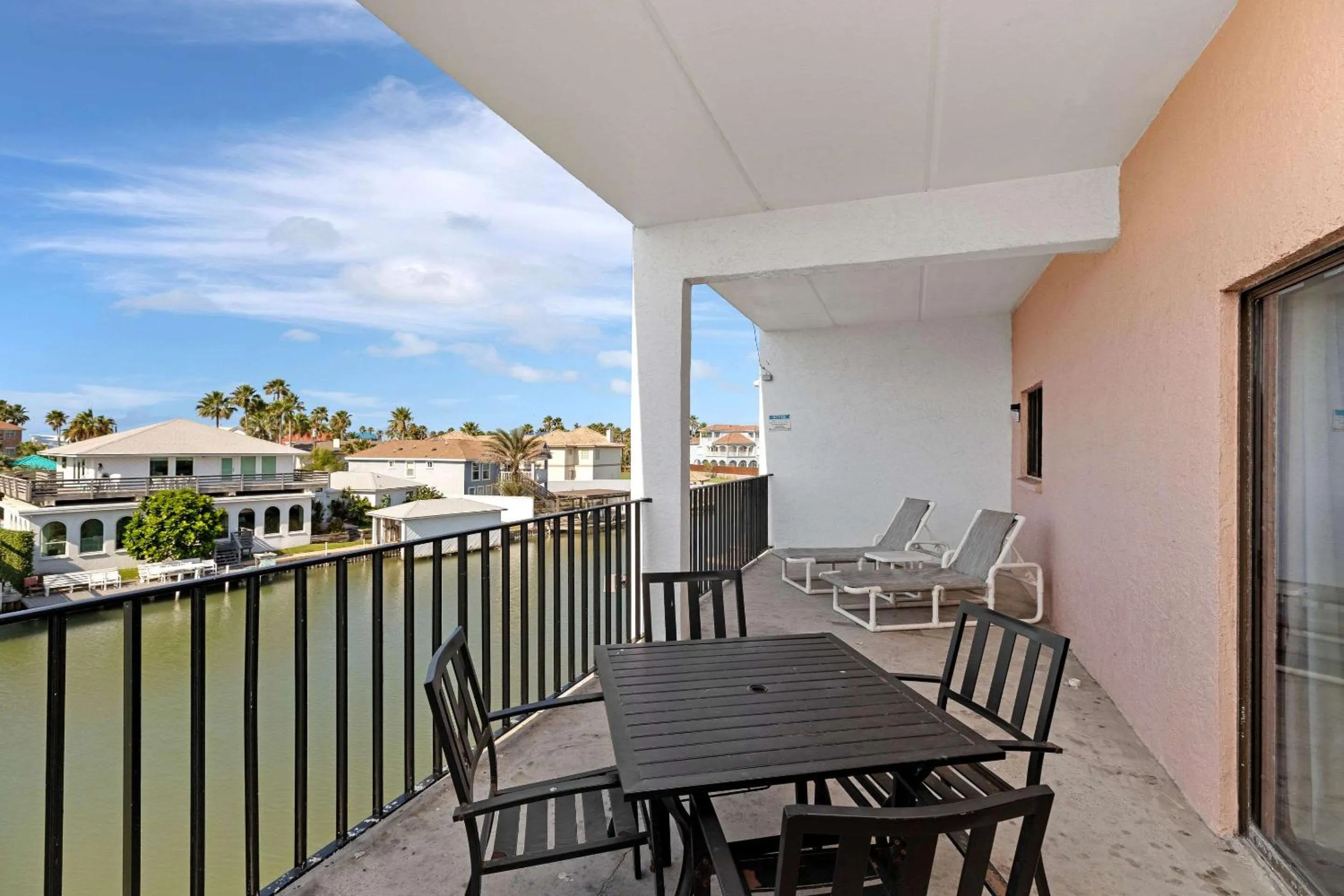 Bedroom in WindWater Hotel and Marina
