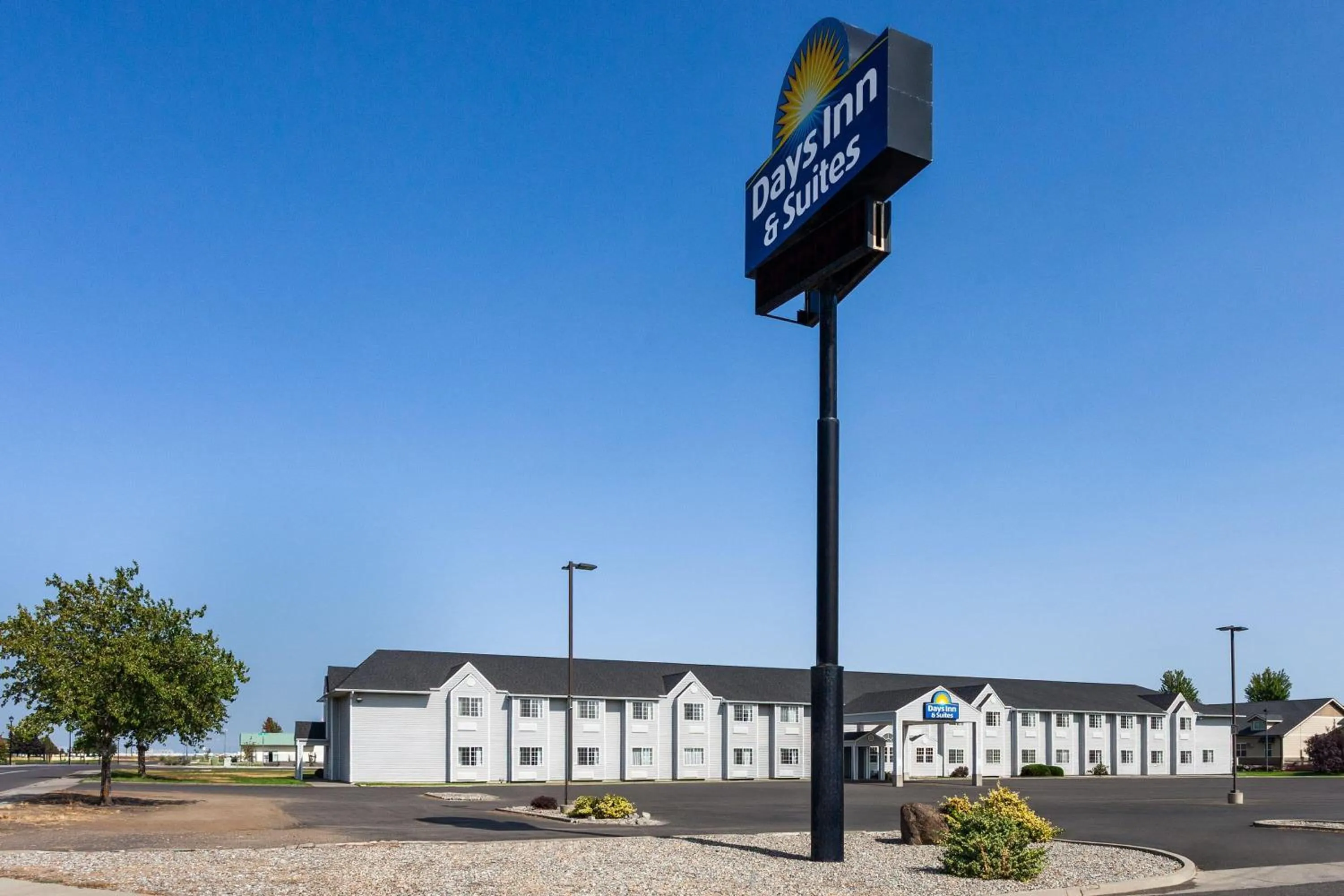 Property building in Days Inn & Suites by Wyndham Spokane Airport Airway Heights