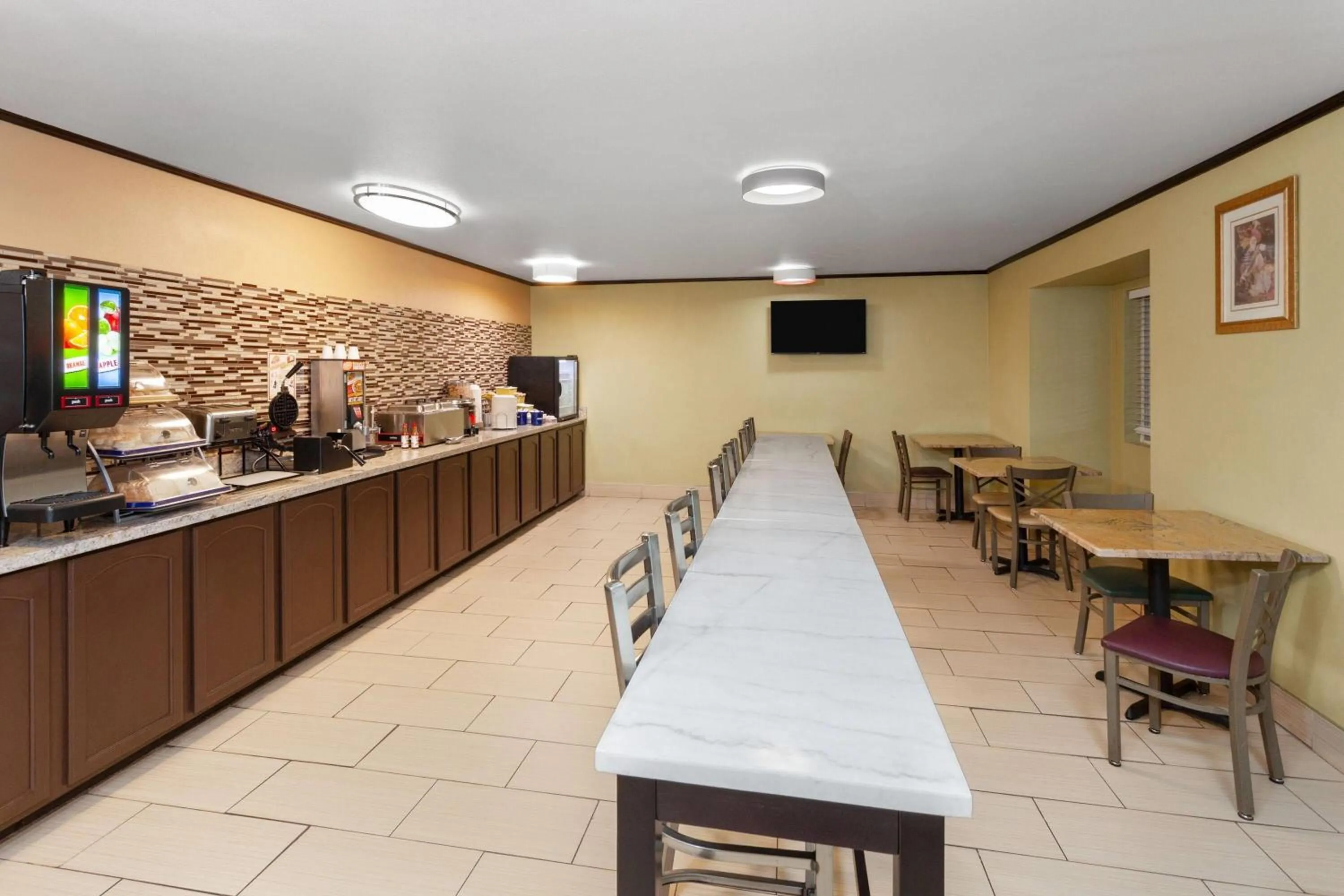 Breakfast in Days Inn & Suites by Wyndham Spokane Airport Airway Heights