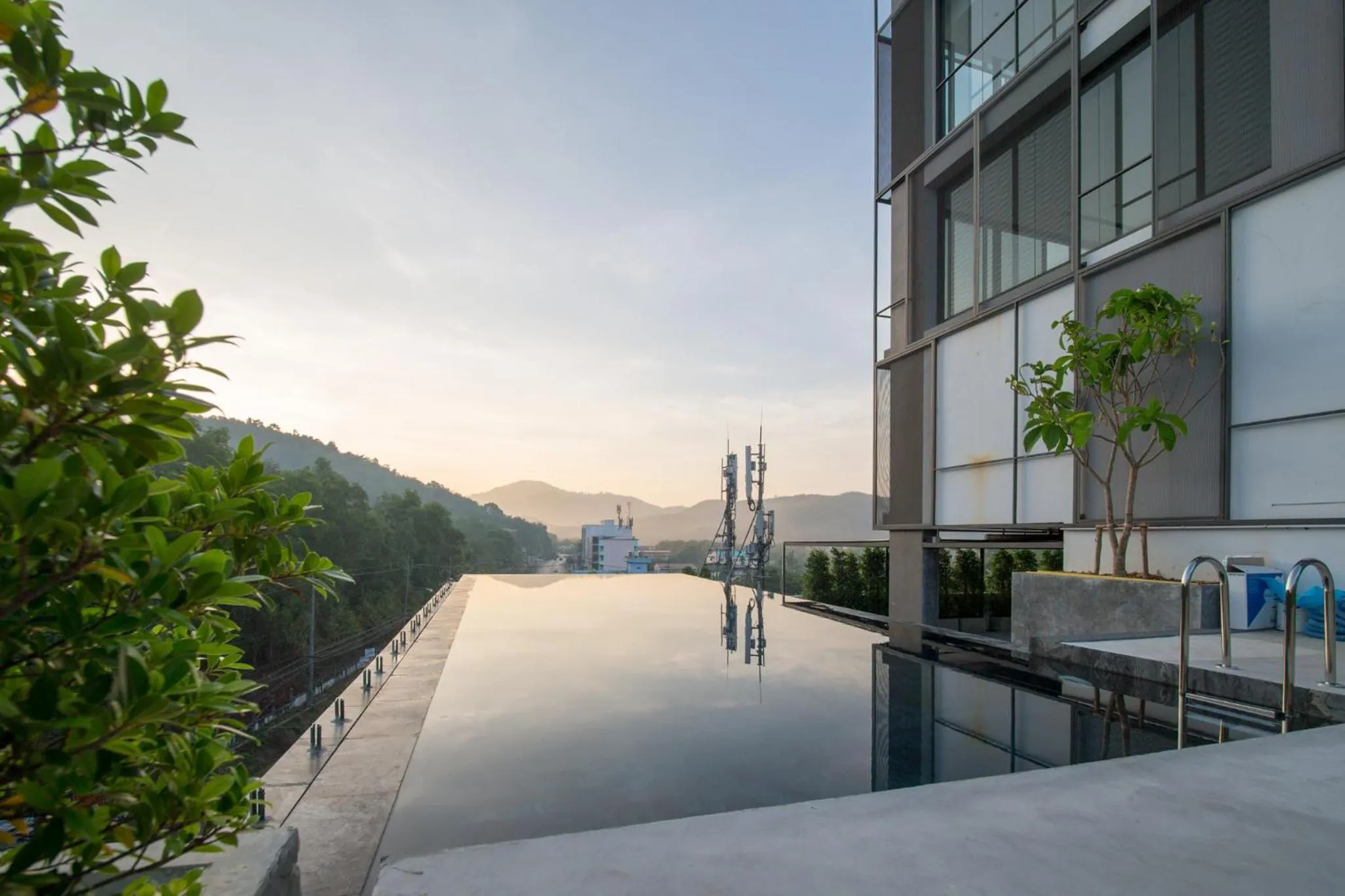 Pool view in Neca Reiche