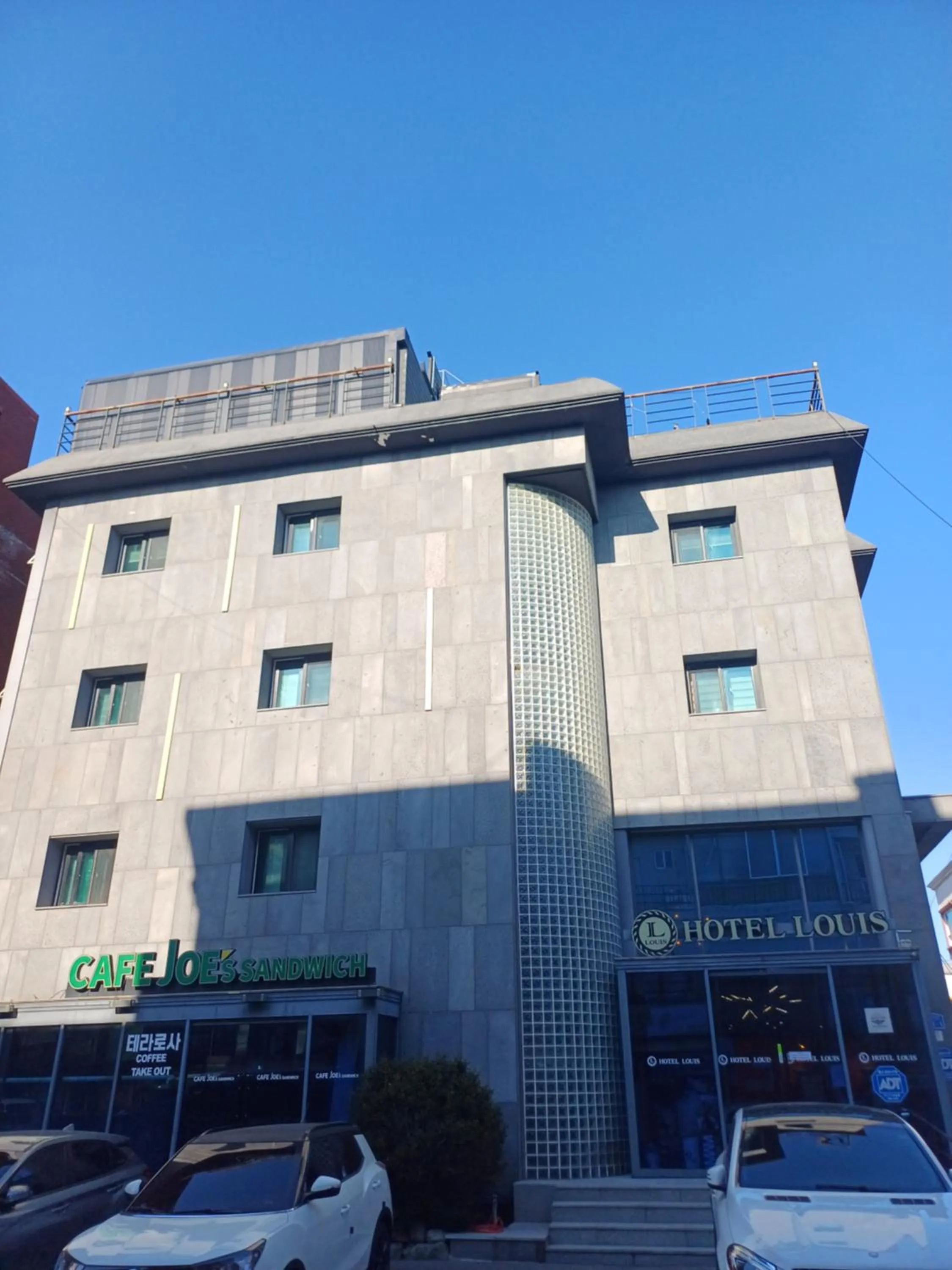 Property building in Louis Hotel