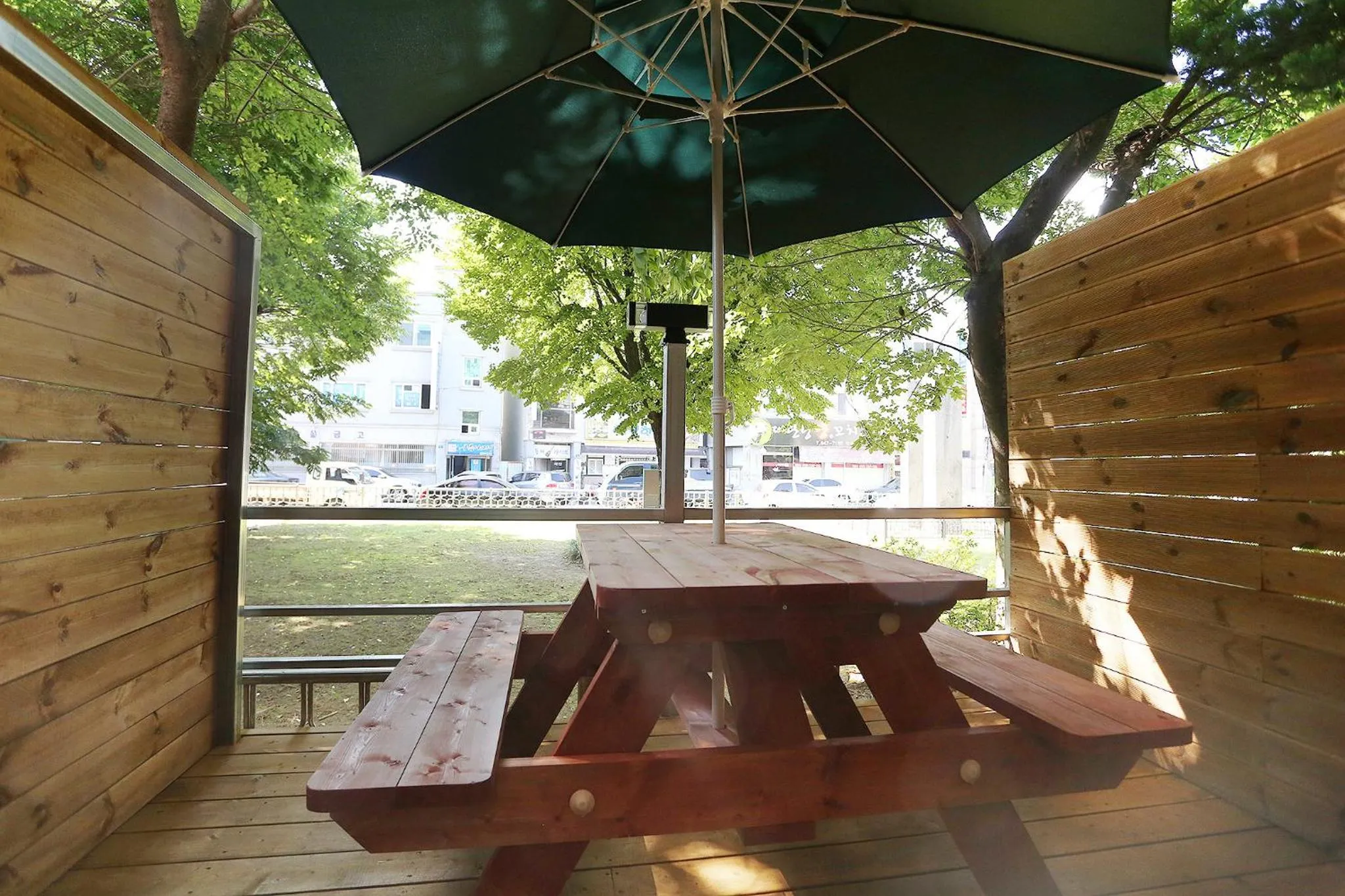 Restaurant/places to eat in Louis Hotel