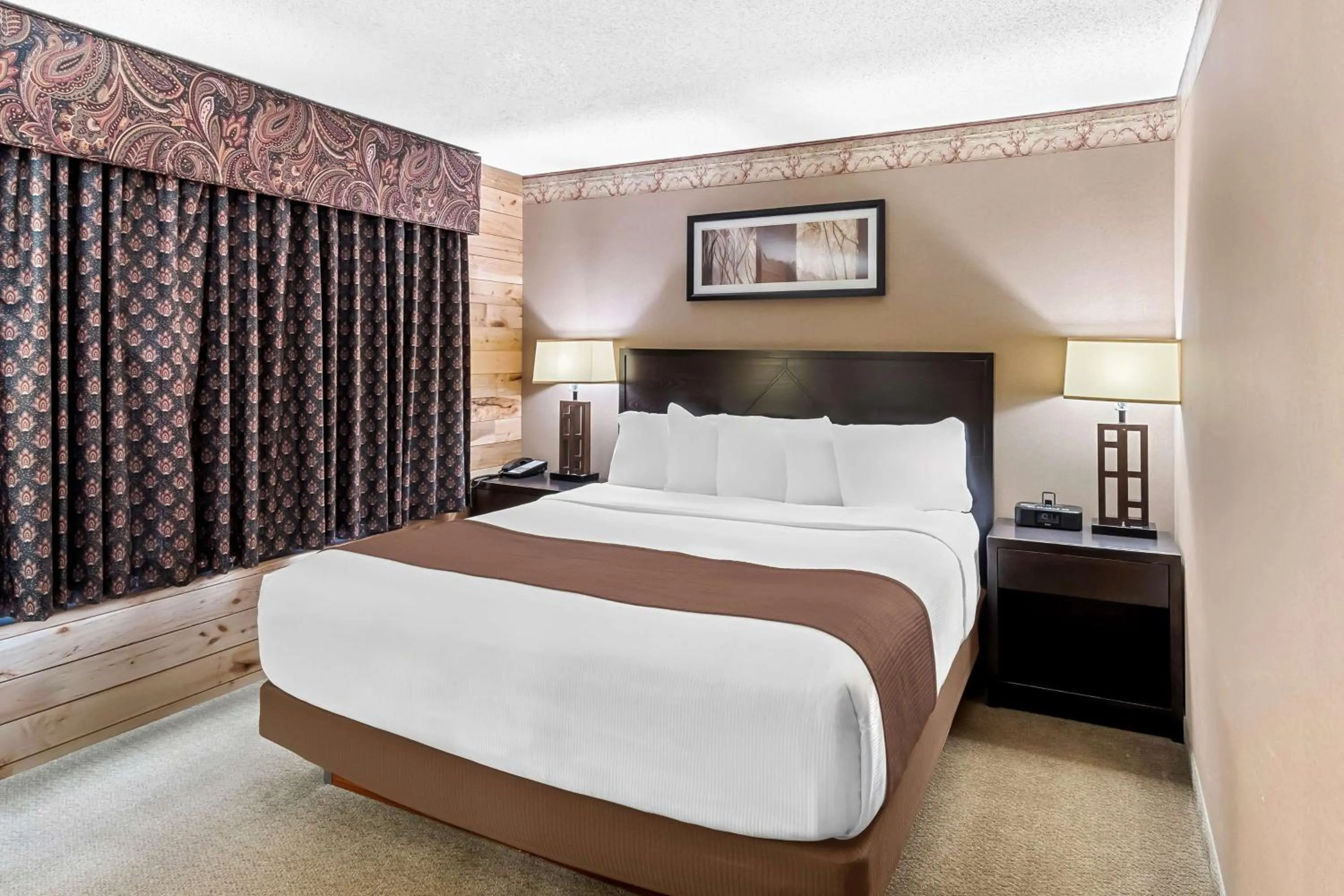 Photo of the whole room, Bed in Heartland Inn & Suites, SureStay Collection by Best Western