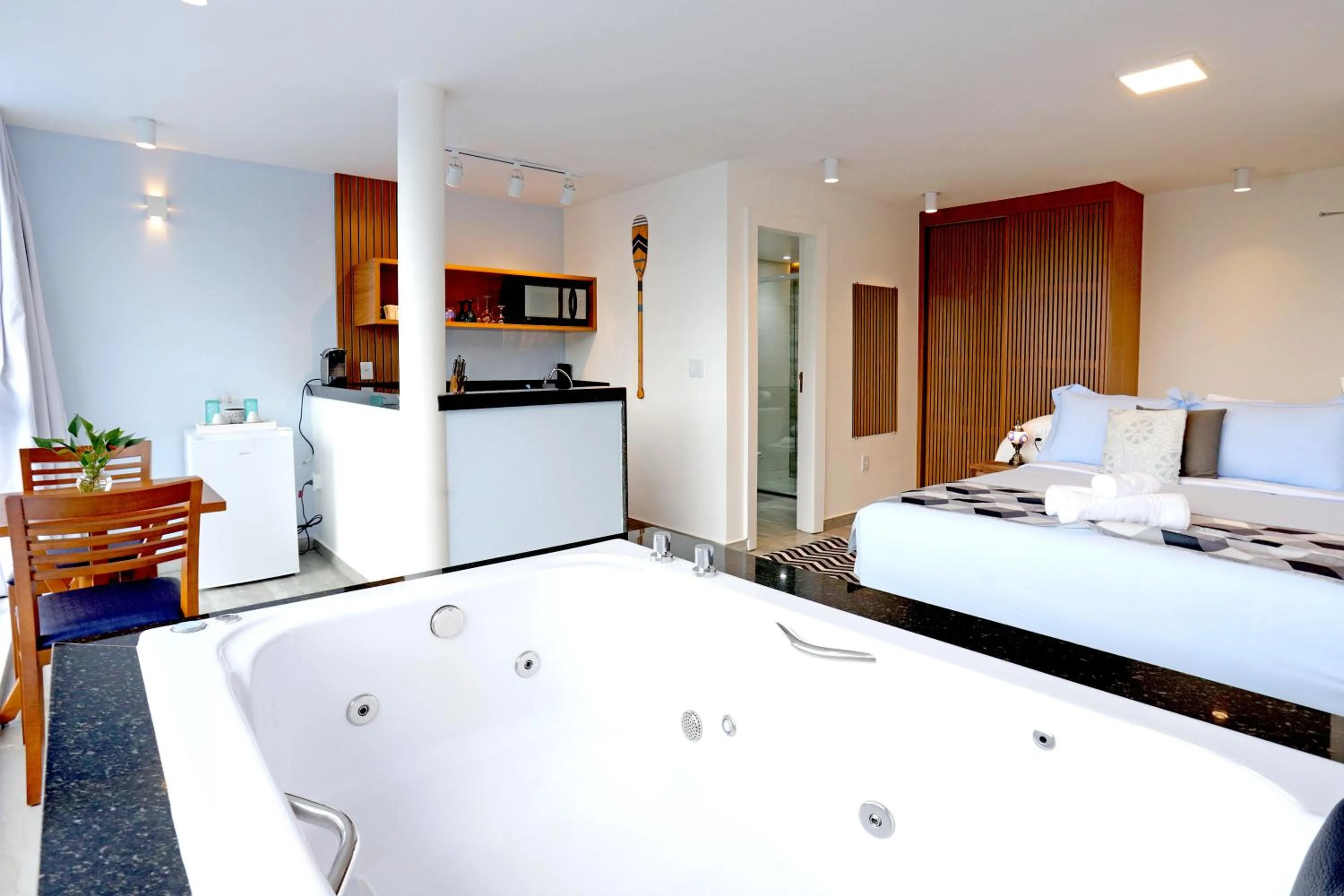 Hot Tub, Bed in Pousada Santorini