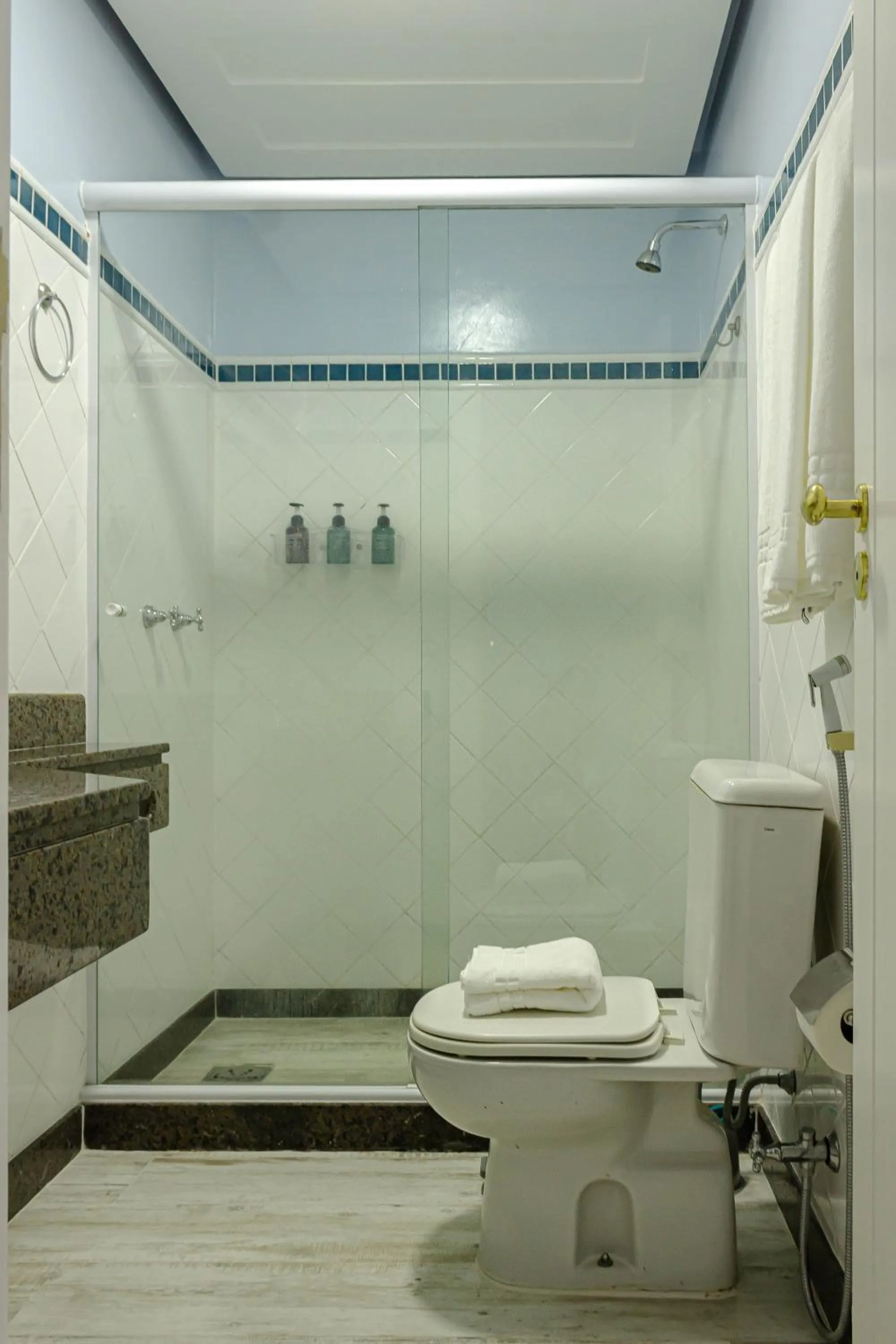 Toilet in Pousada Santorini