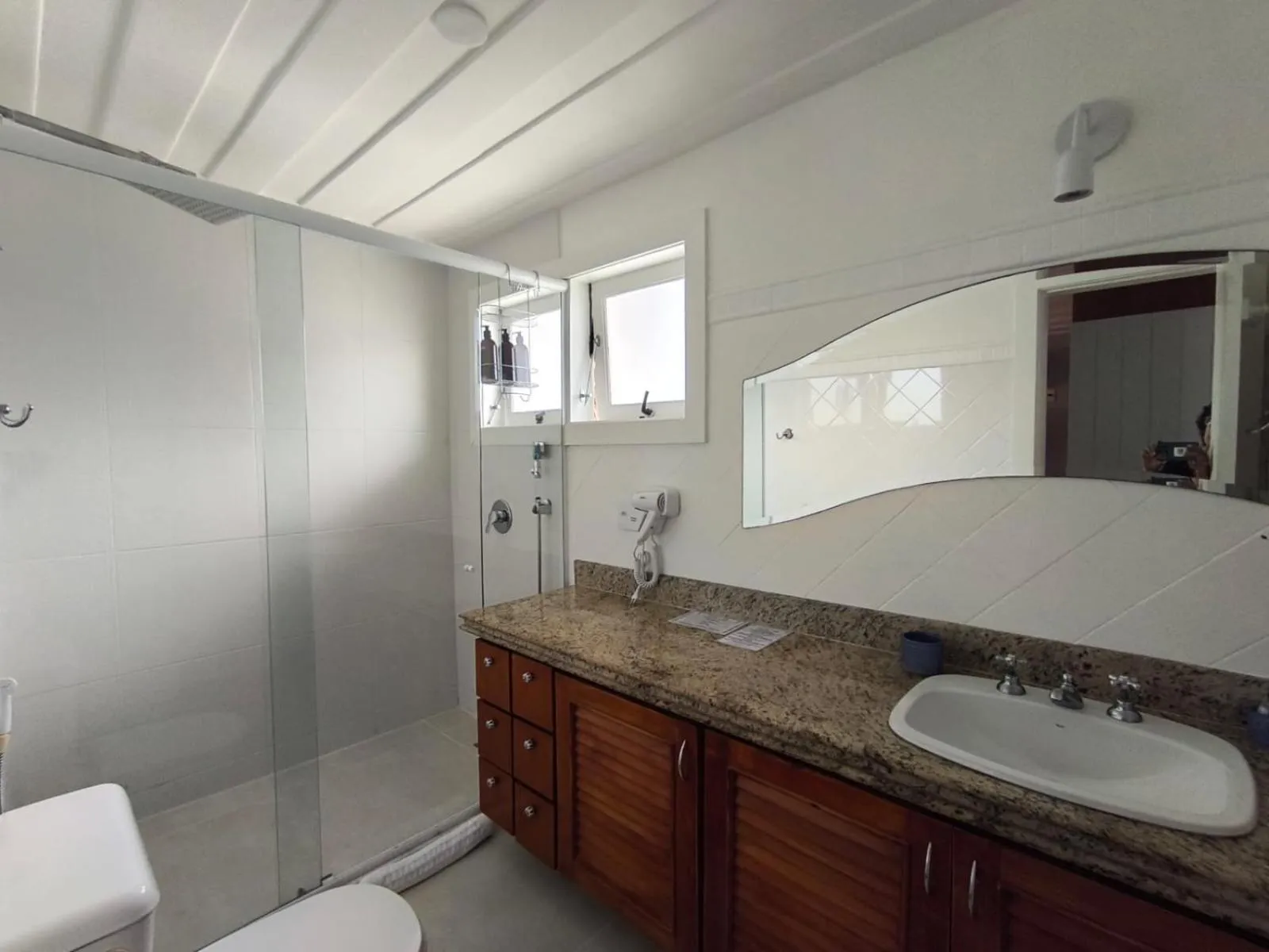 Bathroom in Pousada Santorini