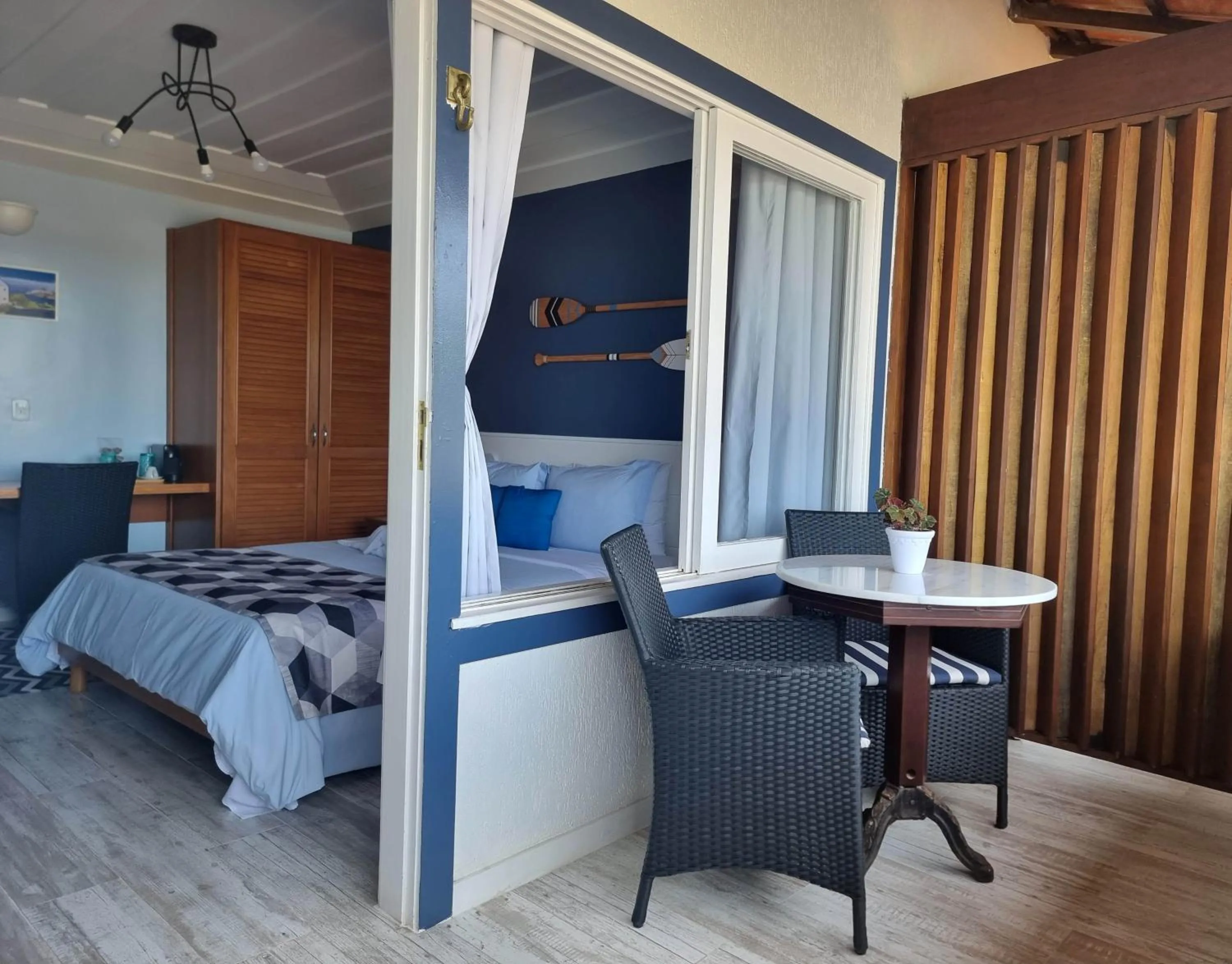 Photo of the whole room, Bed in Pousada Santorini