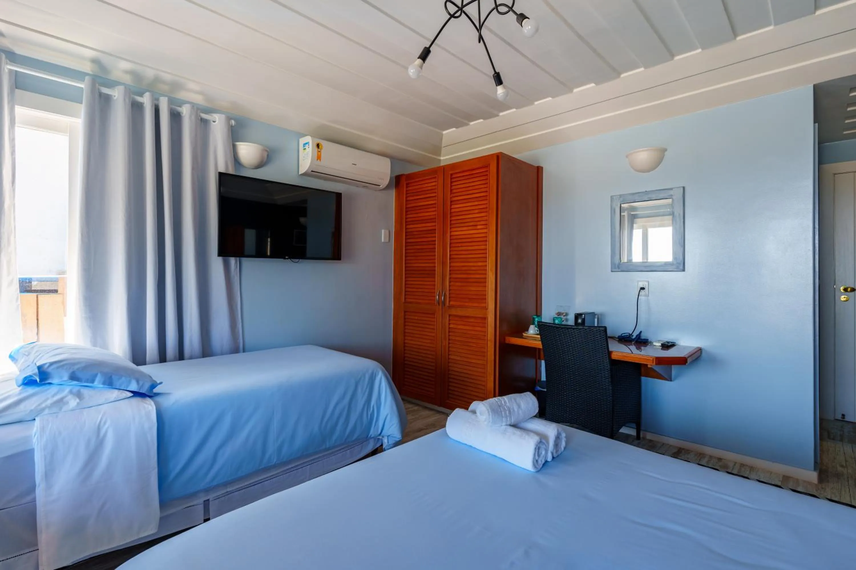 Bed in Pousada Santorini