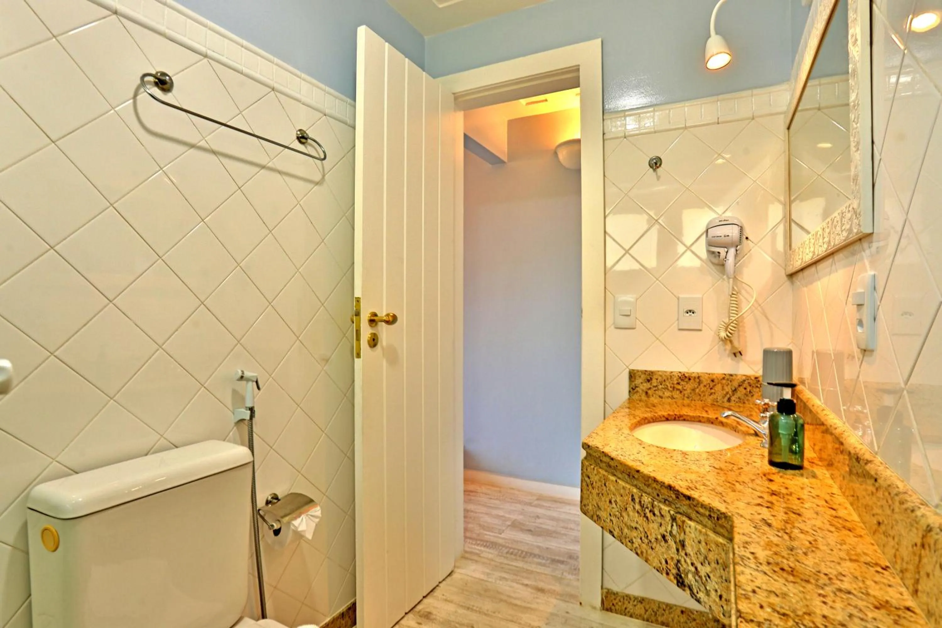 Bathroom in Pousada Santorini