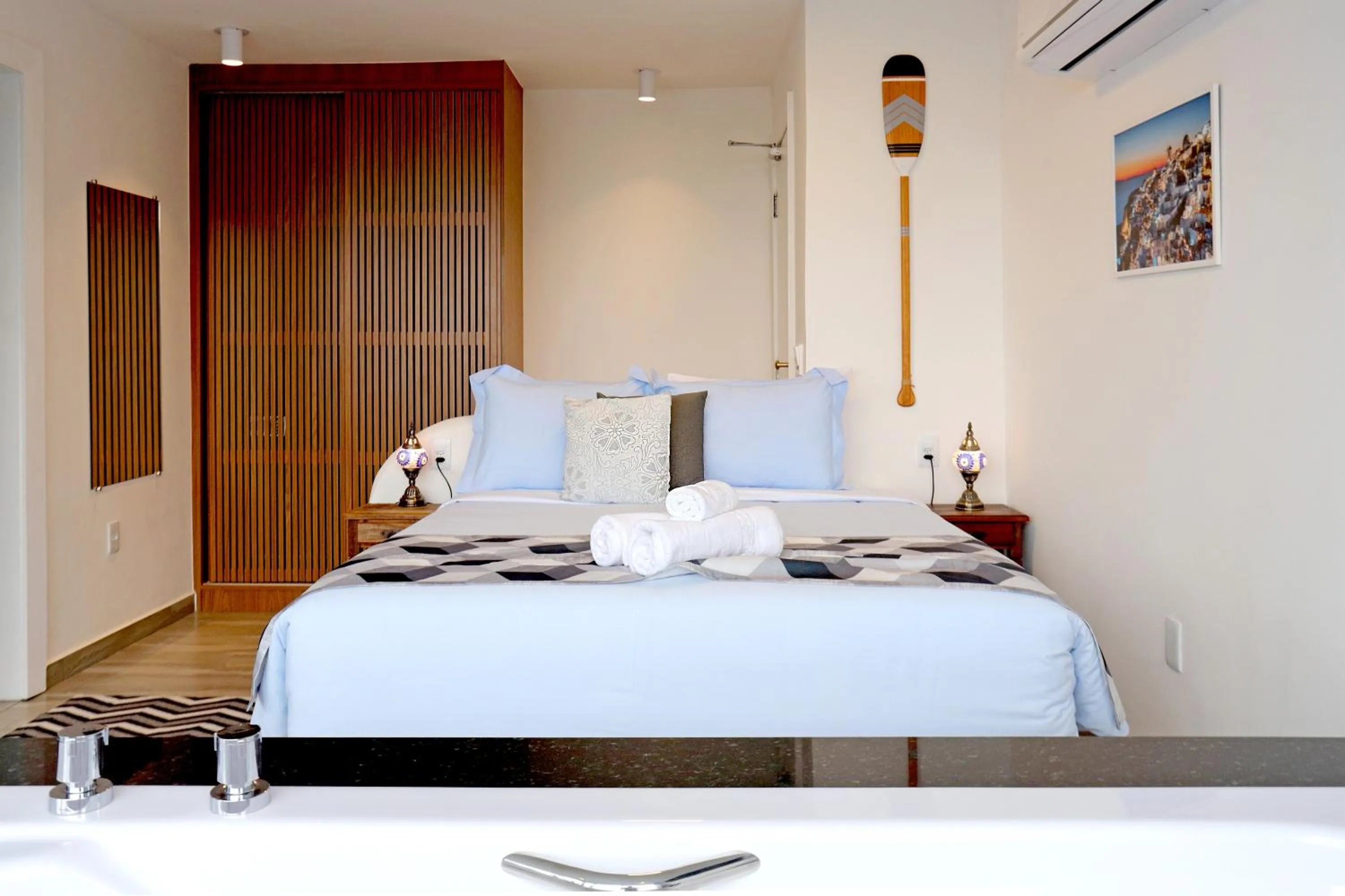 Bed in Pousada Santorini