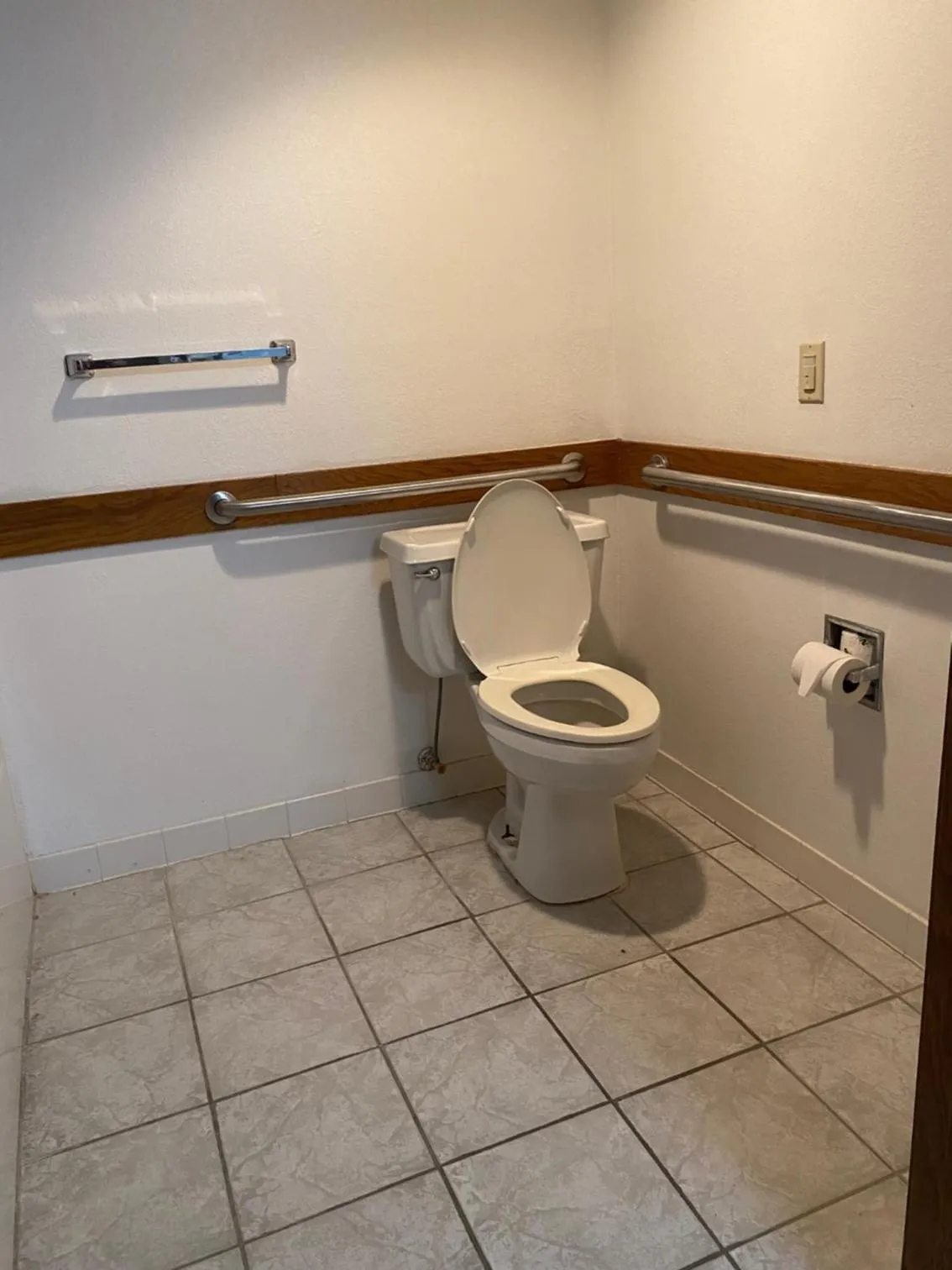 Shower in Americas Best Value Inn Champaign