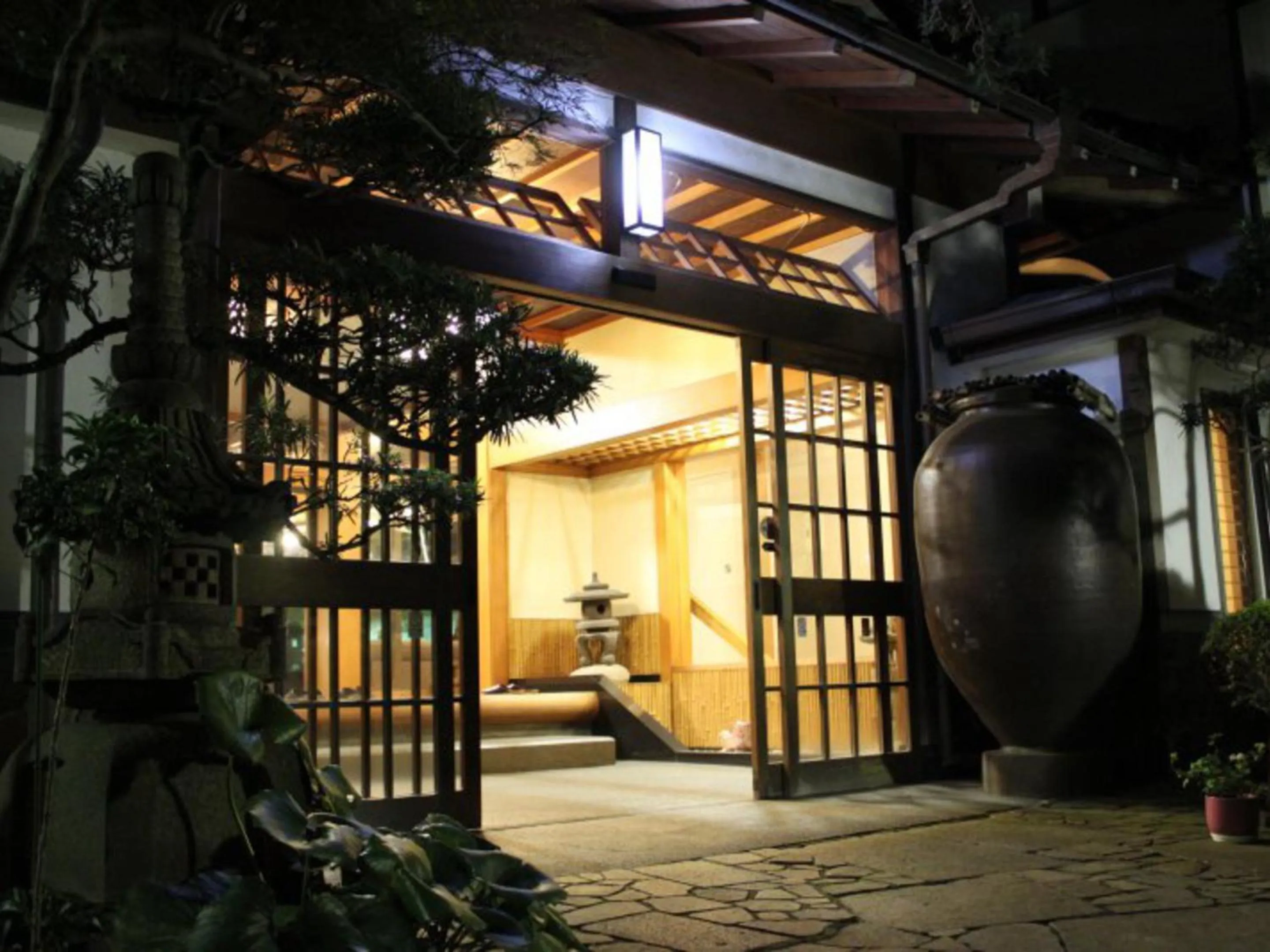 Facade/entrance in Atami Onsen Sakuraya Ryokan