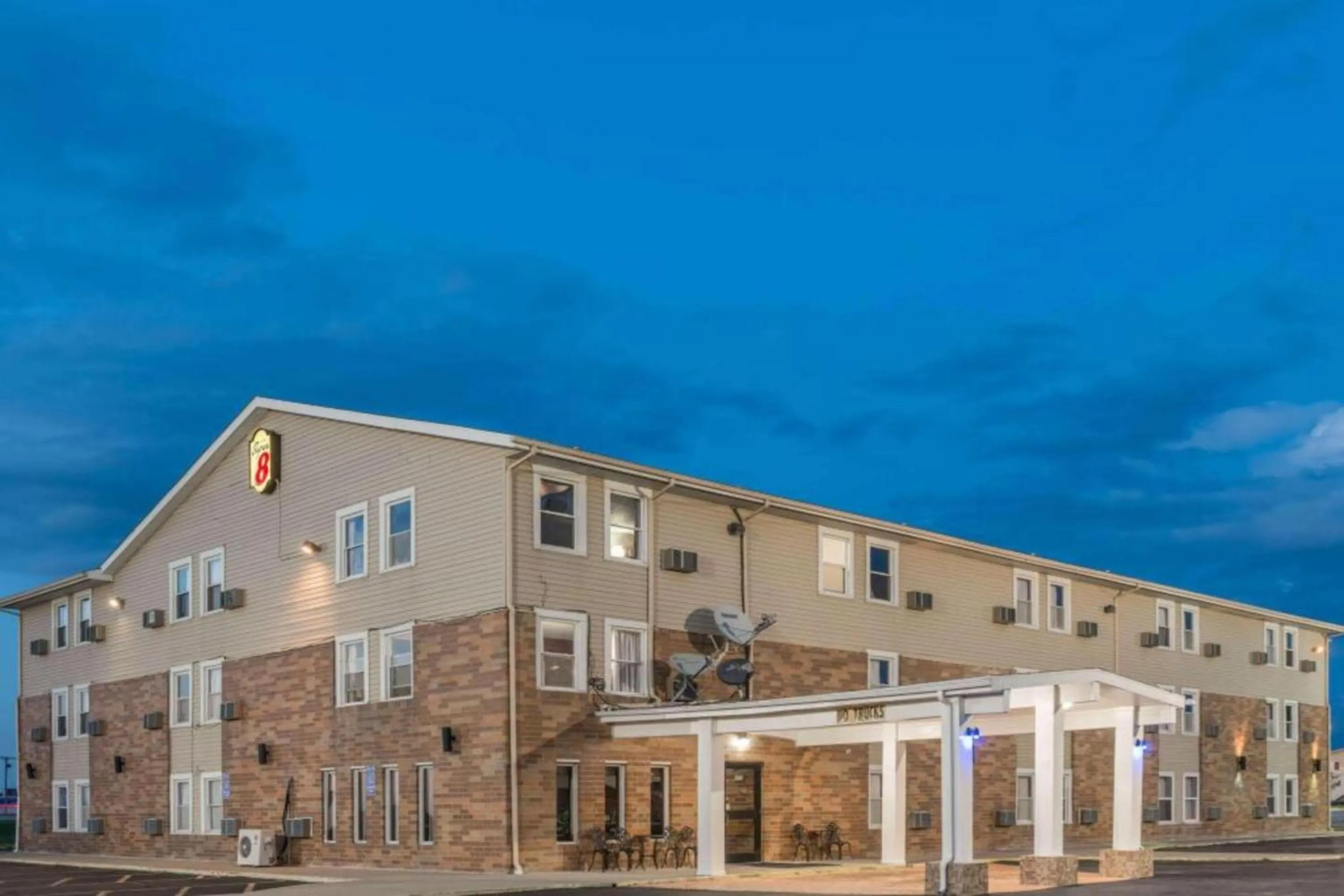 Property building in Motel 6 Litchfield, IL