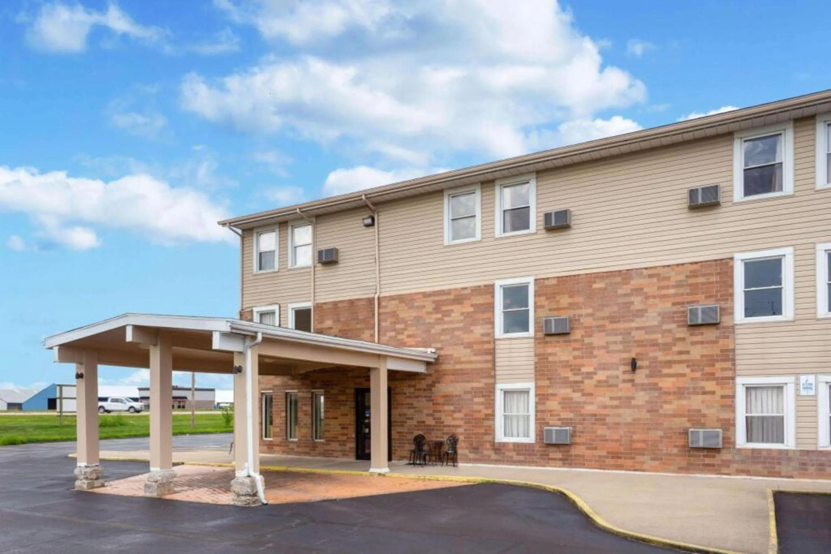 Property building in Motel 6 Litchfield, IL