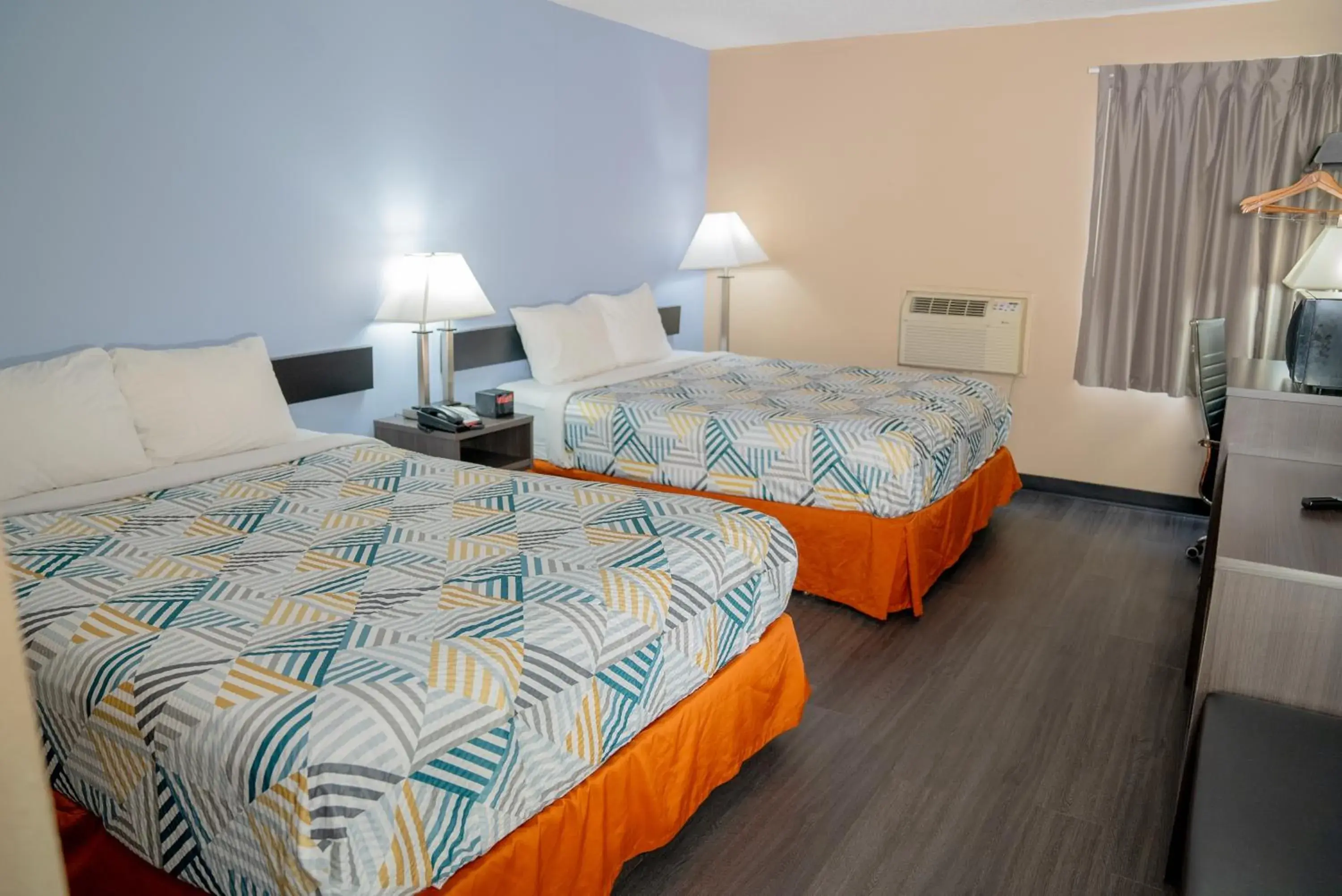 Quadruple Room - single occupancy in Motel 6 Litchfield, IL Quadruple Room - single occupancy in Motel 6 Litchfield, IL