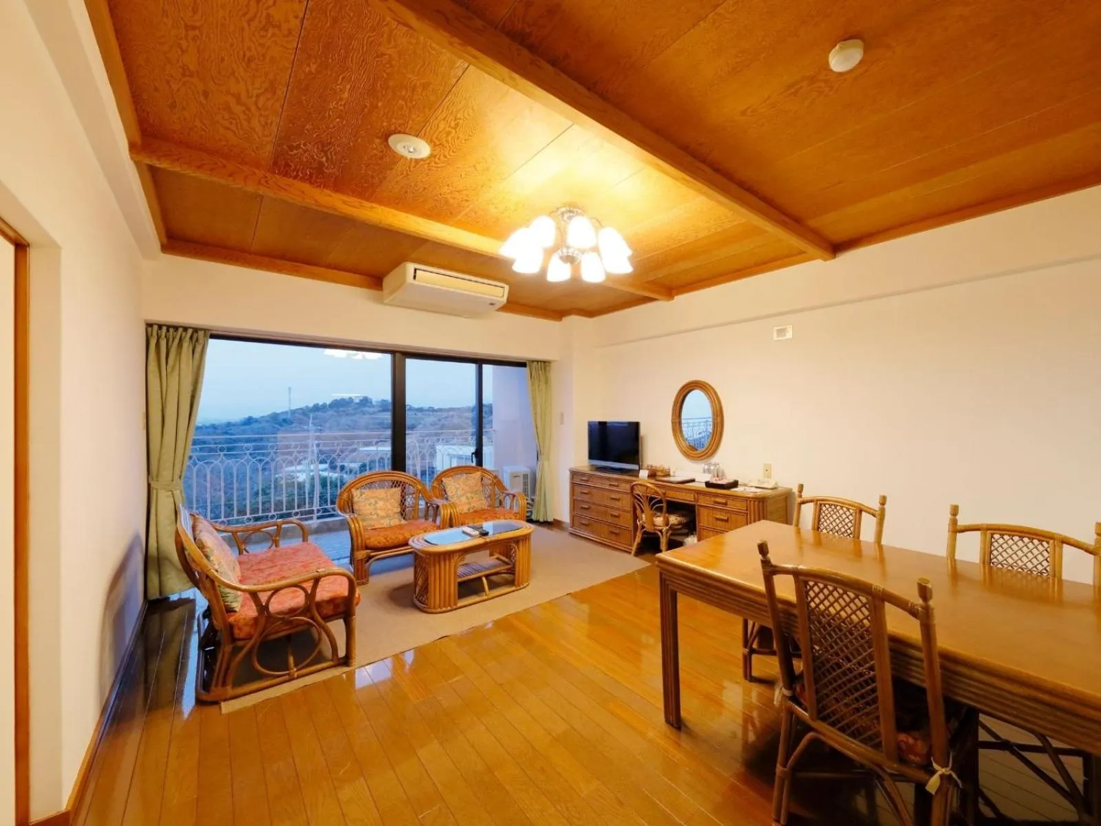 Photo of the whole room in Resort Hotel Umibe no Kajuen