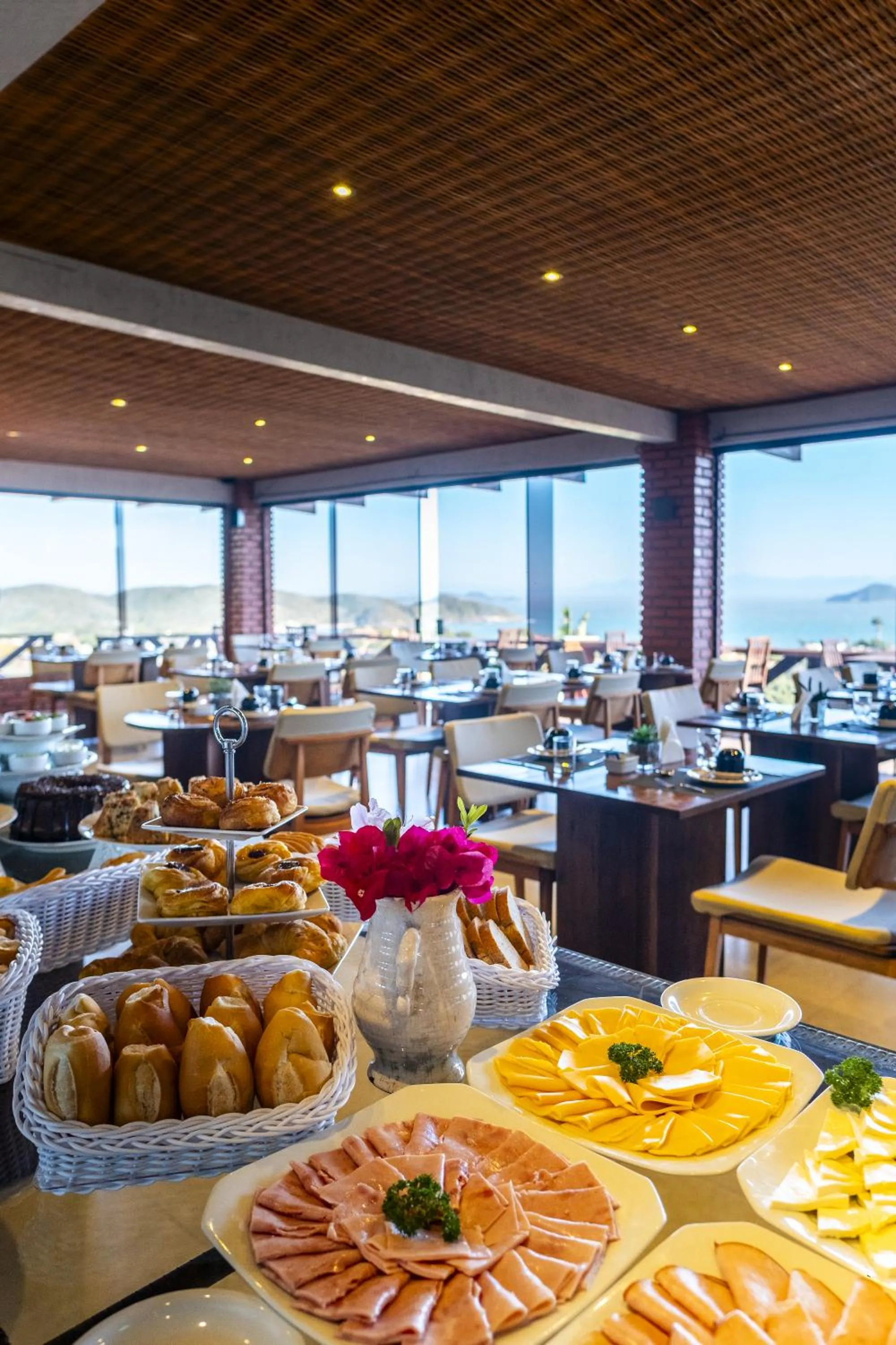 Restaurant/places to eat in Costa do Sol Boutique Hotel