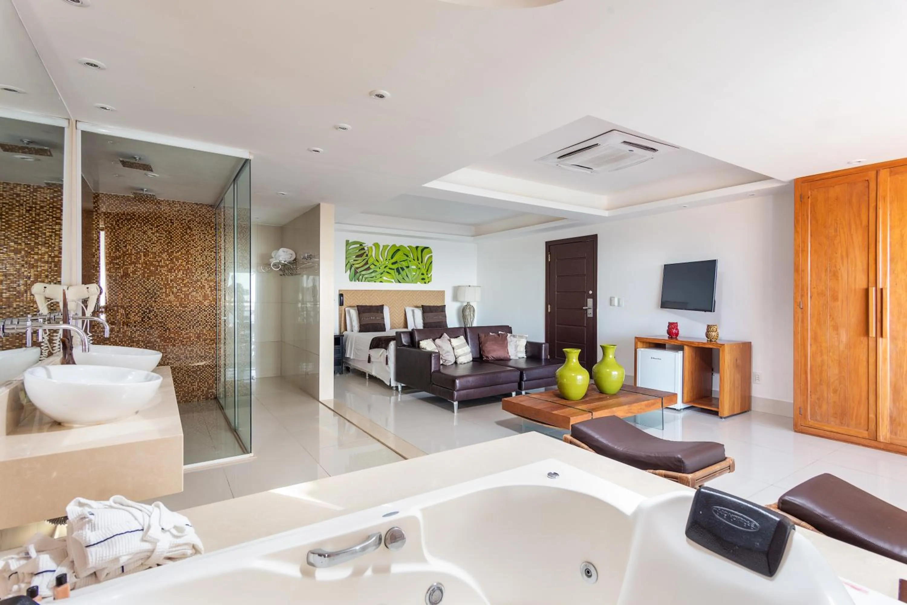 Communal lounge/ TV room, Bed in Costa do Sol Boutique Hotel