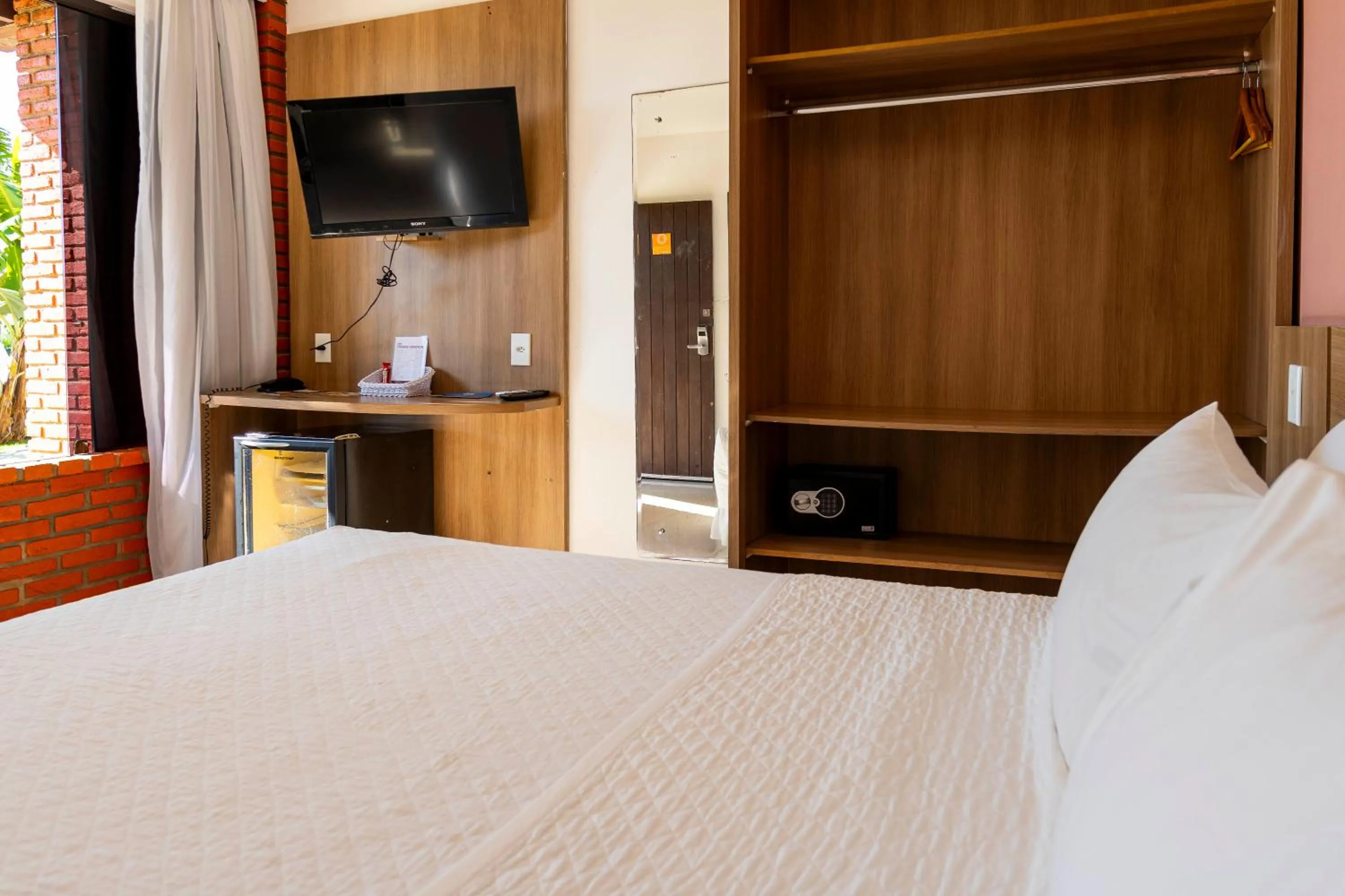 TV and multimedia, Bed in Costa do Sol Boutique Hotel