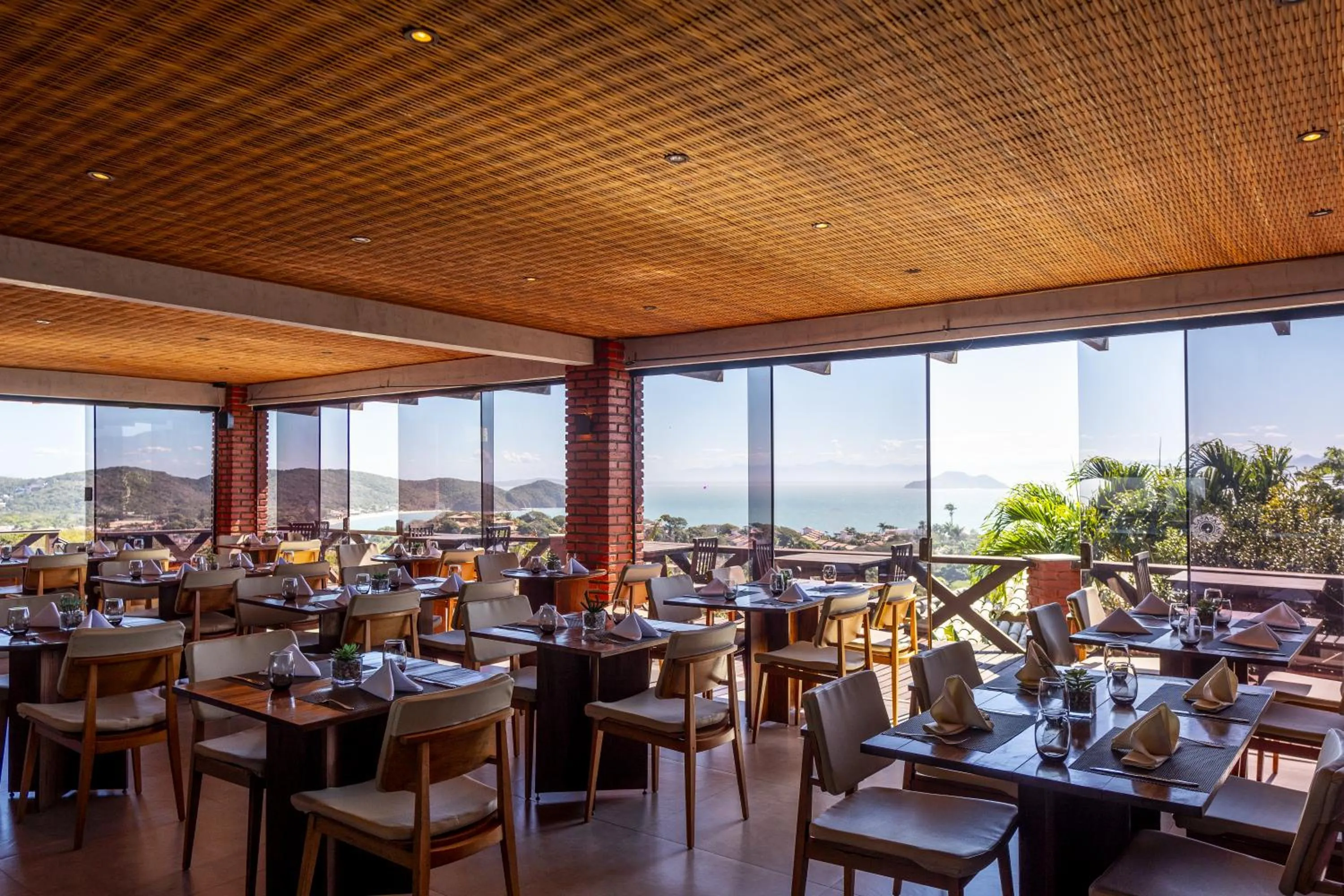 Restaurant/places to eat in Costa do Sol Boutique Hotel