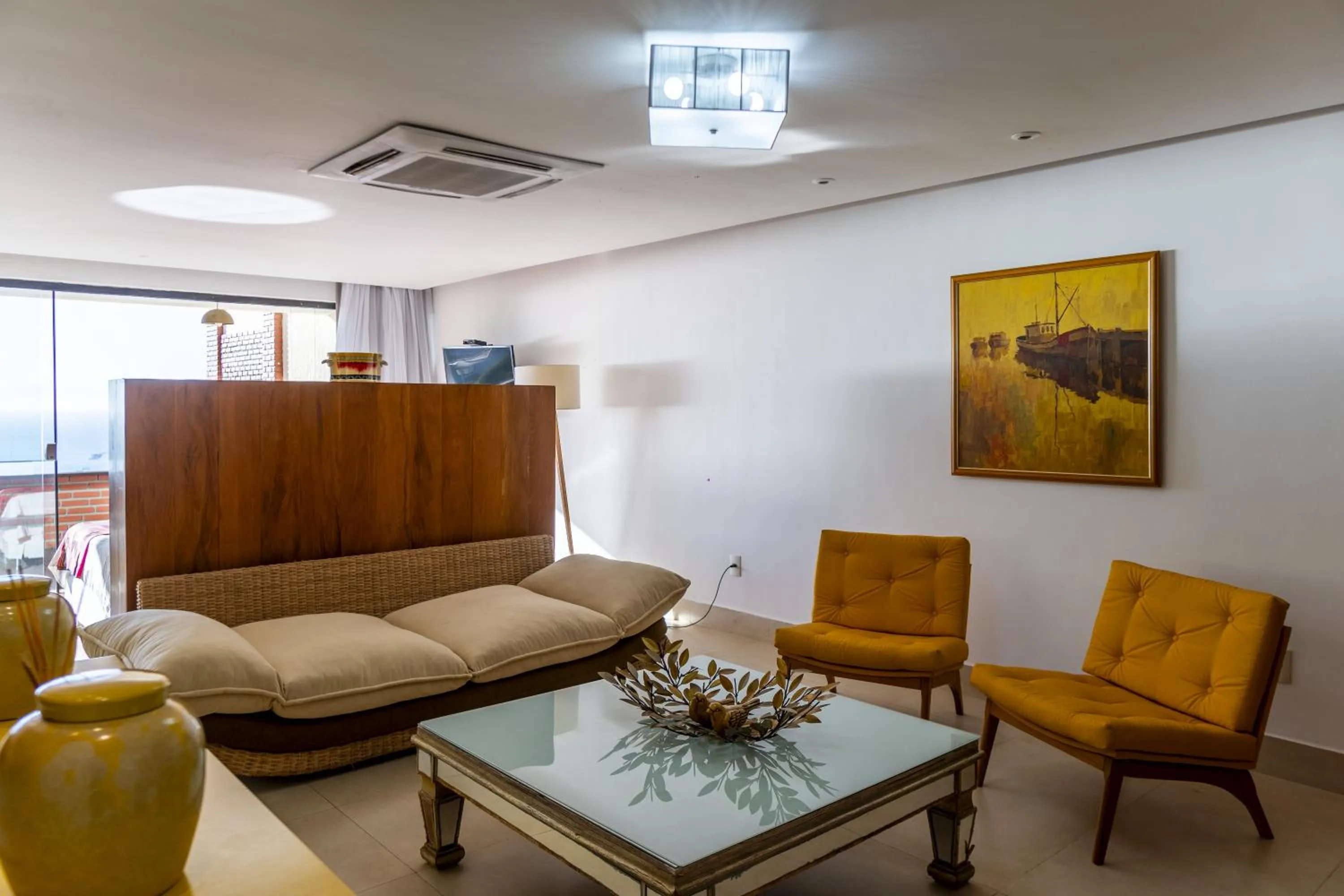 Communal lounge/ TV room in Costa do Sol Boutique Hotel