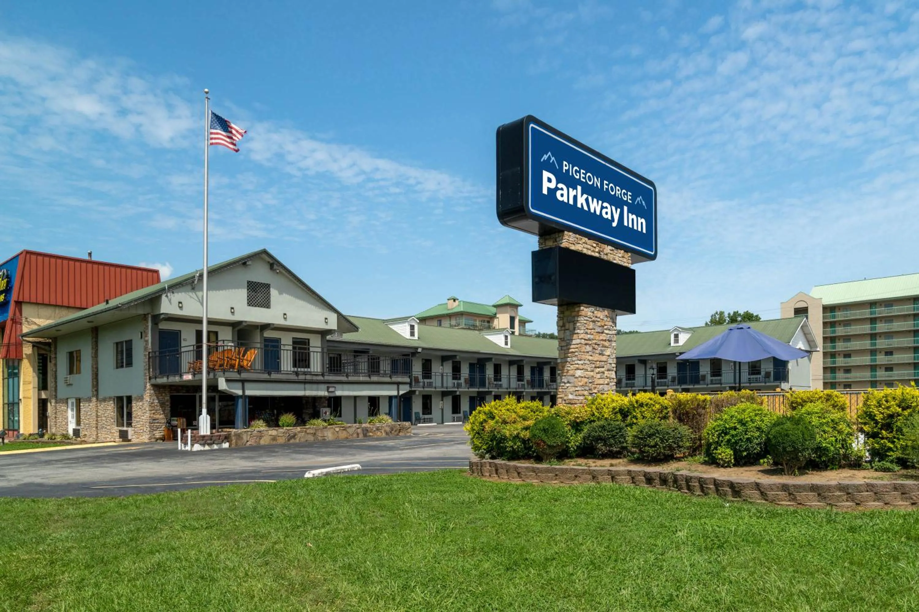 Property building in Pigeon Forge Parkway Inn