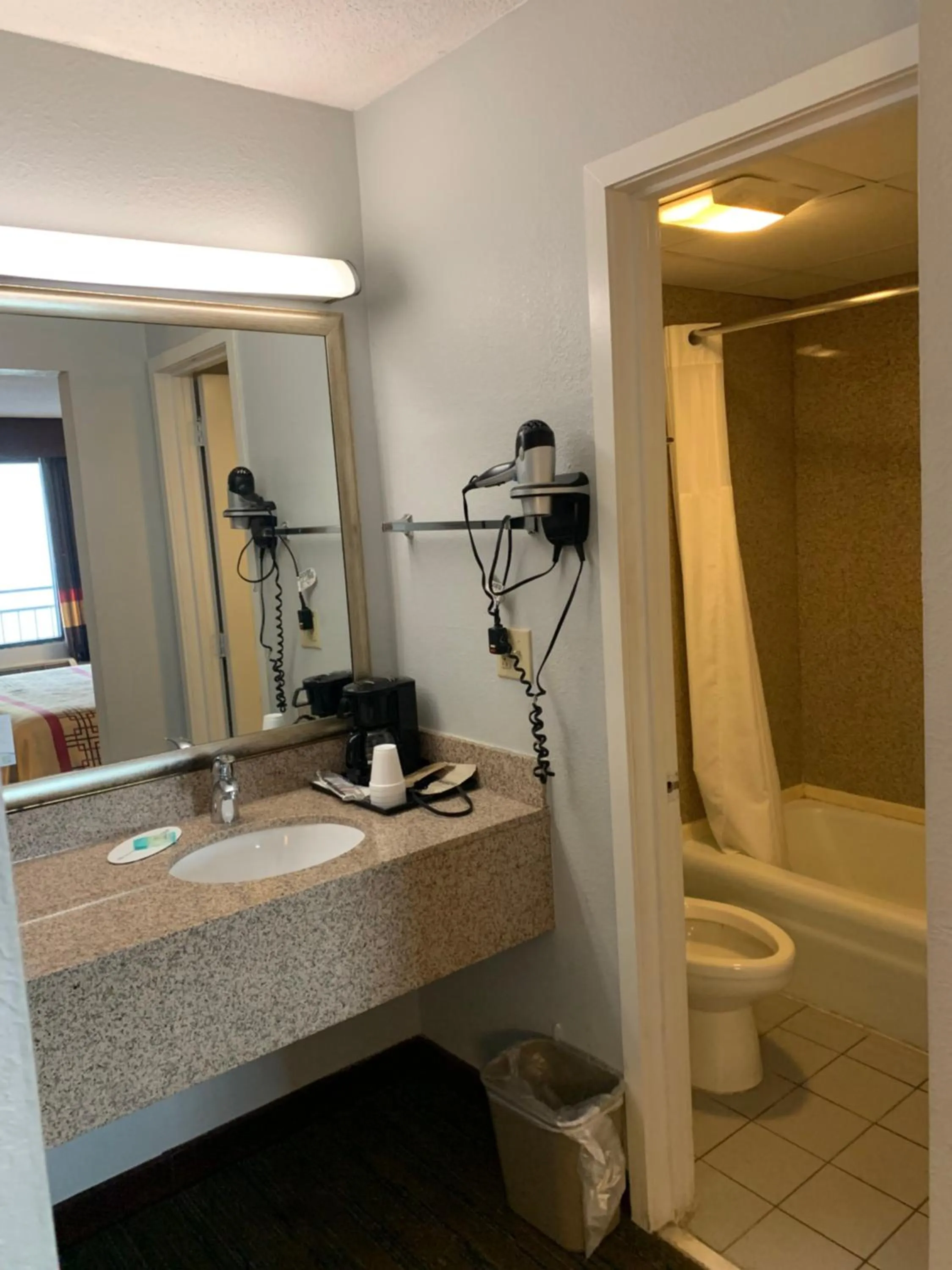 Bathroom in Pigeon Forge Parkway Inn