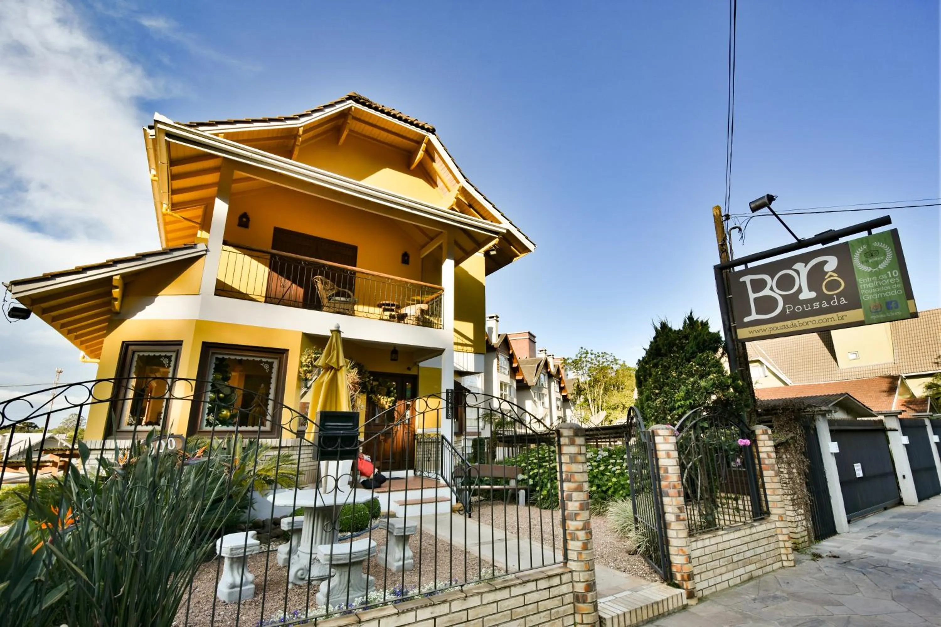 Property building in Pousada Borô