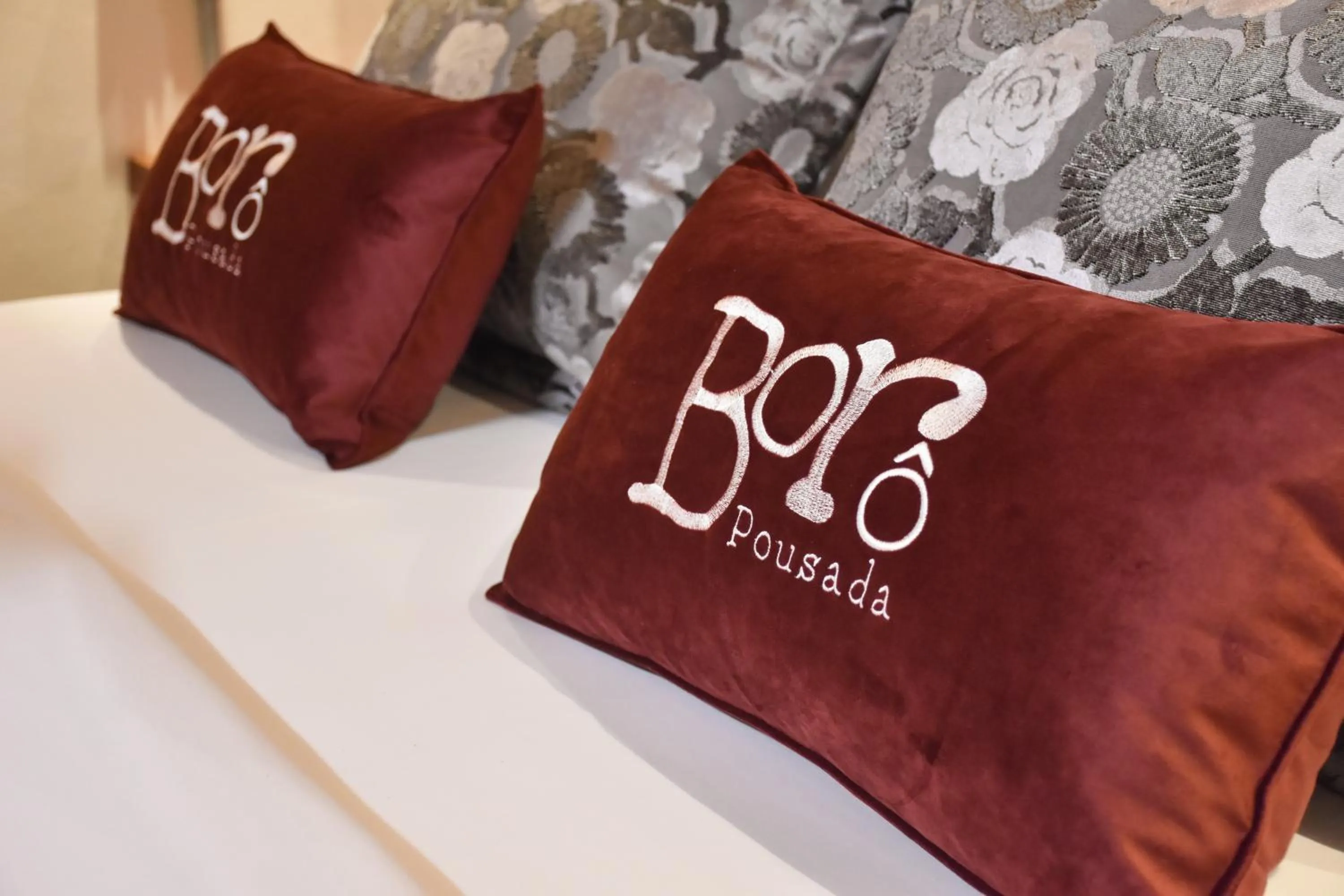 Logo/Certificate/Sign in Pousada Borô