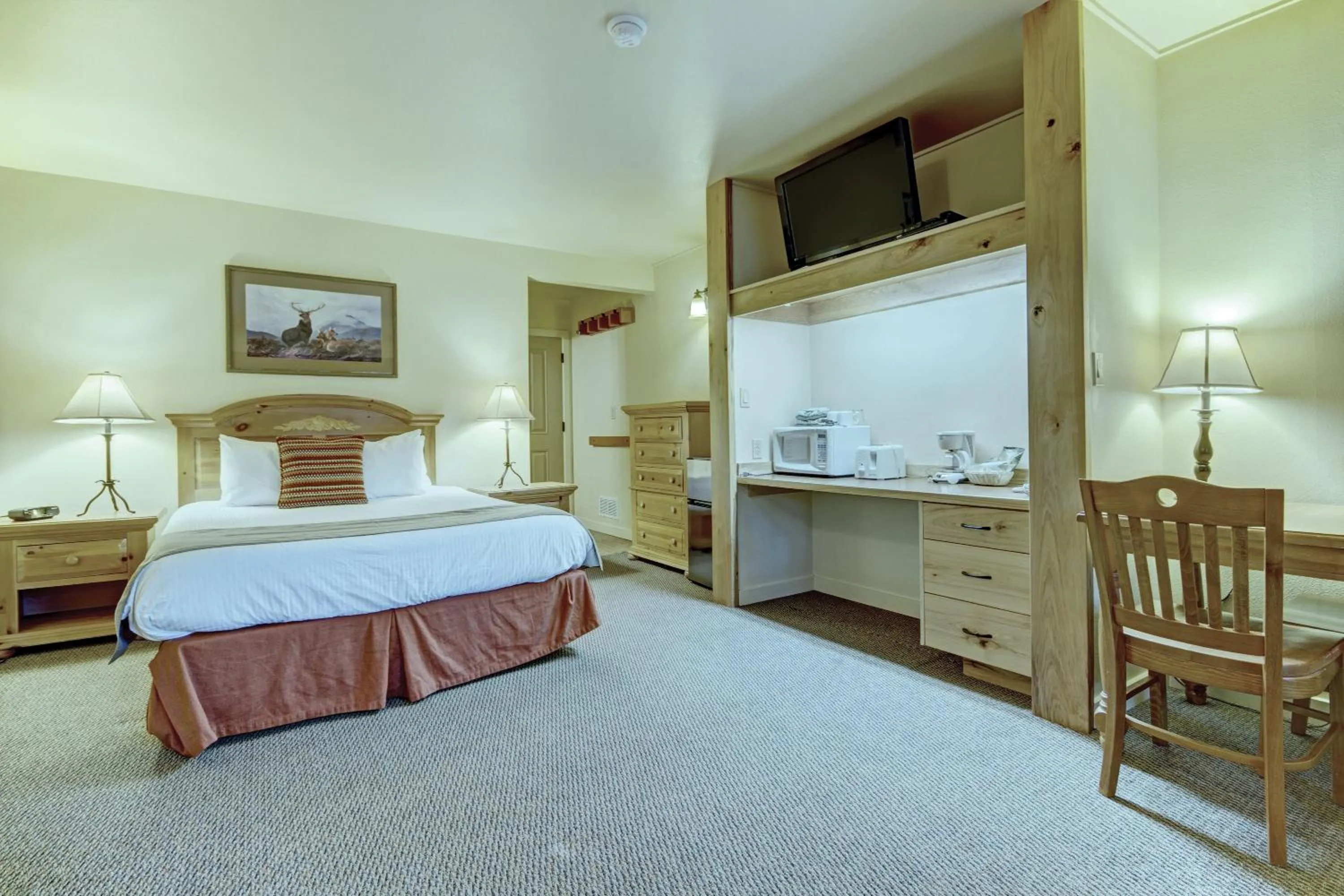 Photo of the whole room, Bed in Seventh Mountain Resort
