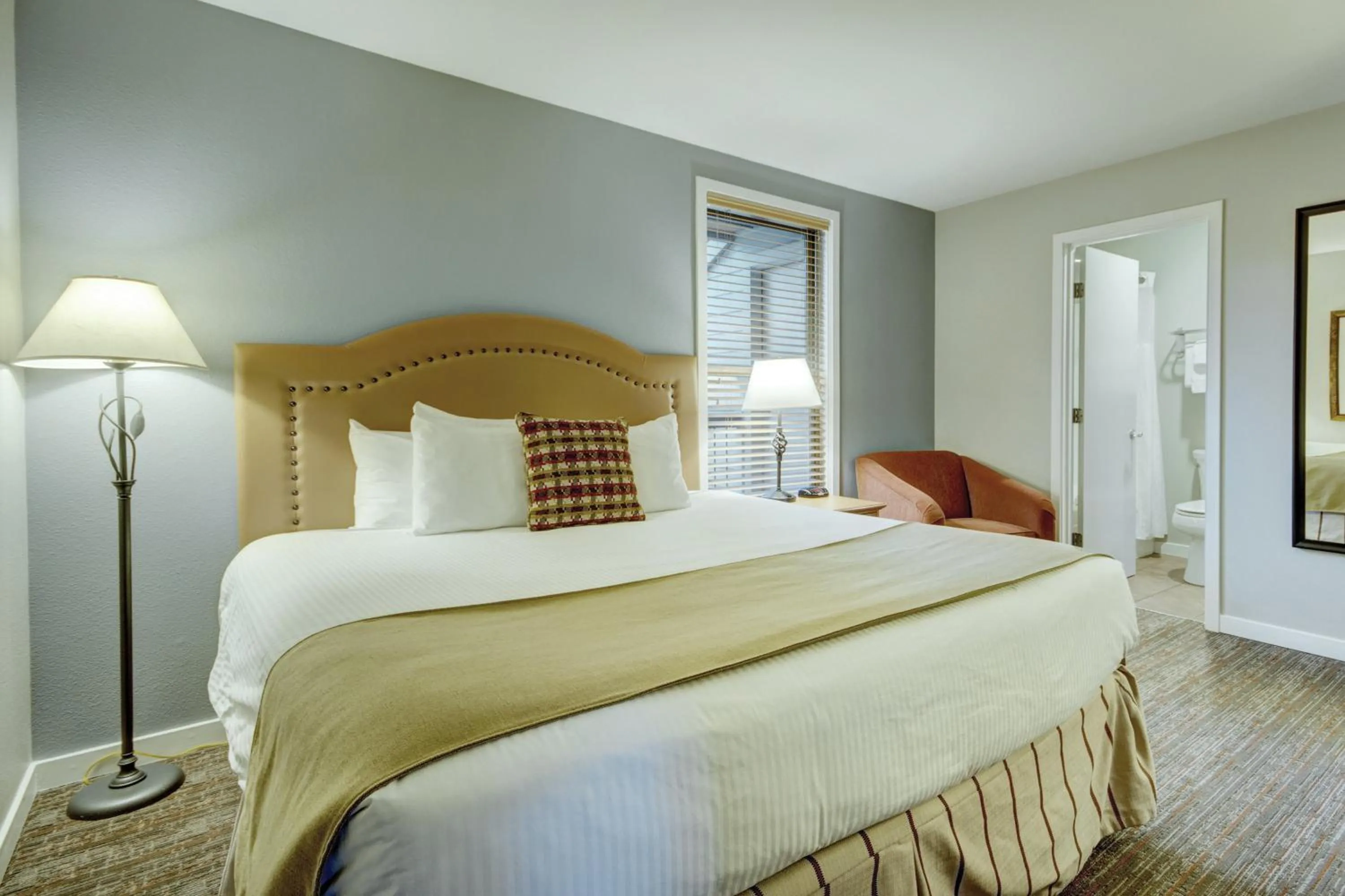 Photo of the whole room, Bed in Seventh Mountain Resort