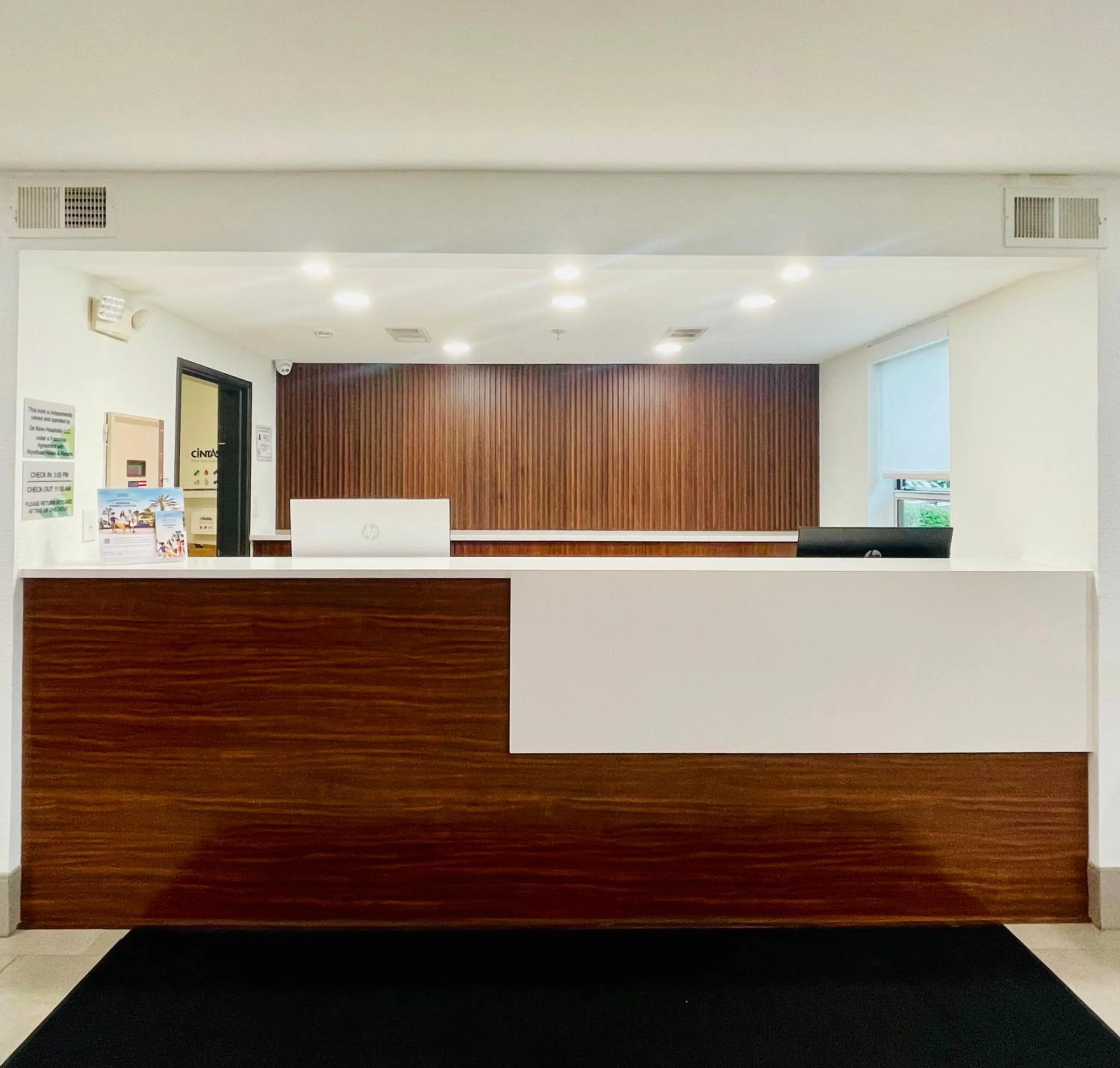 Lobby or reception in Wingate by Wyndham Matthews - Charlotte