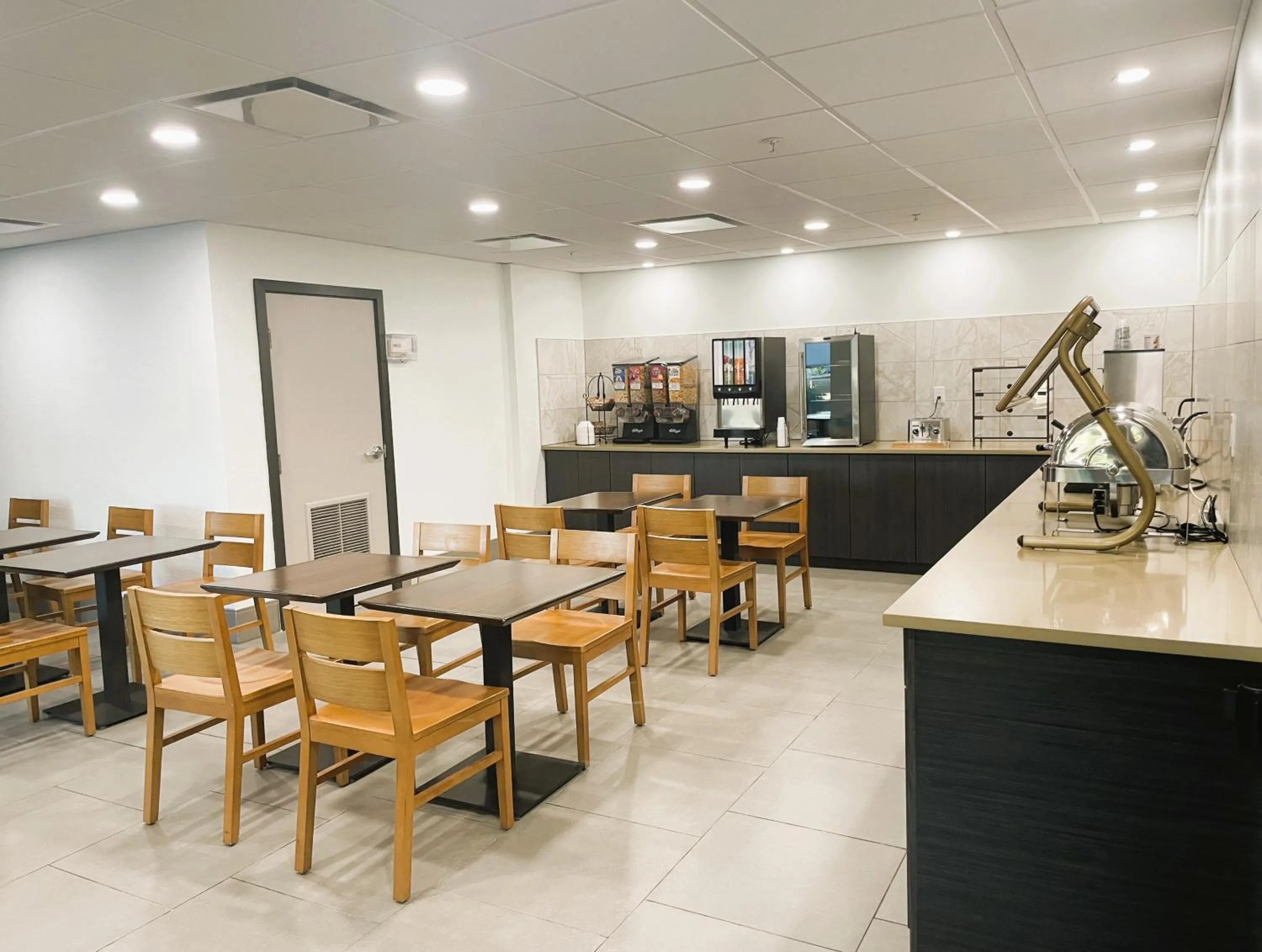 Buffet breakfast in Wingate by Wyndham Matthews - Charlotte