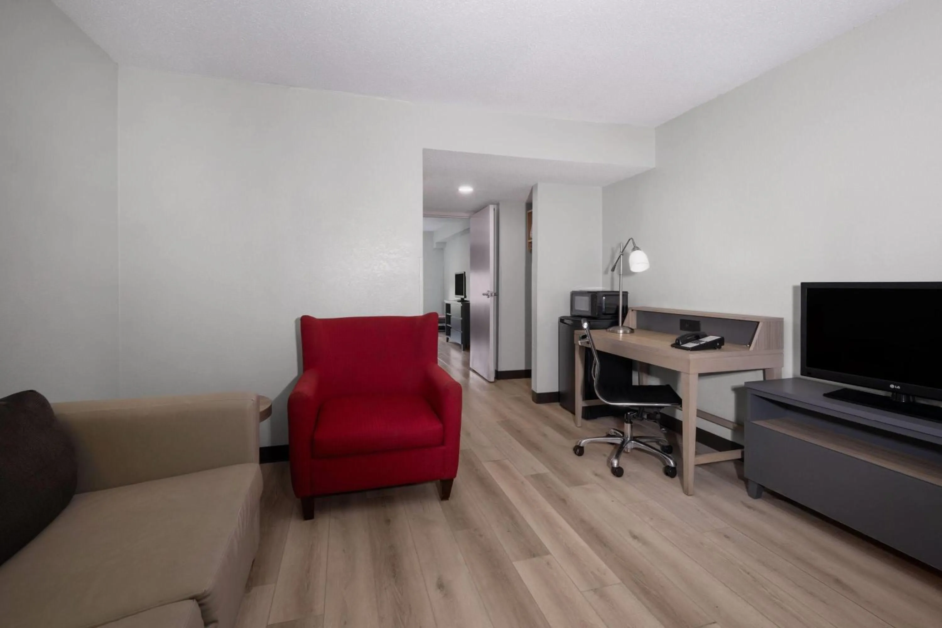 Photo of the whole room in Wingate by Wyndham Matthews - Charlotte