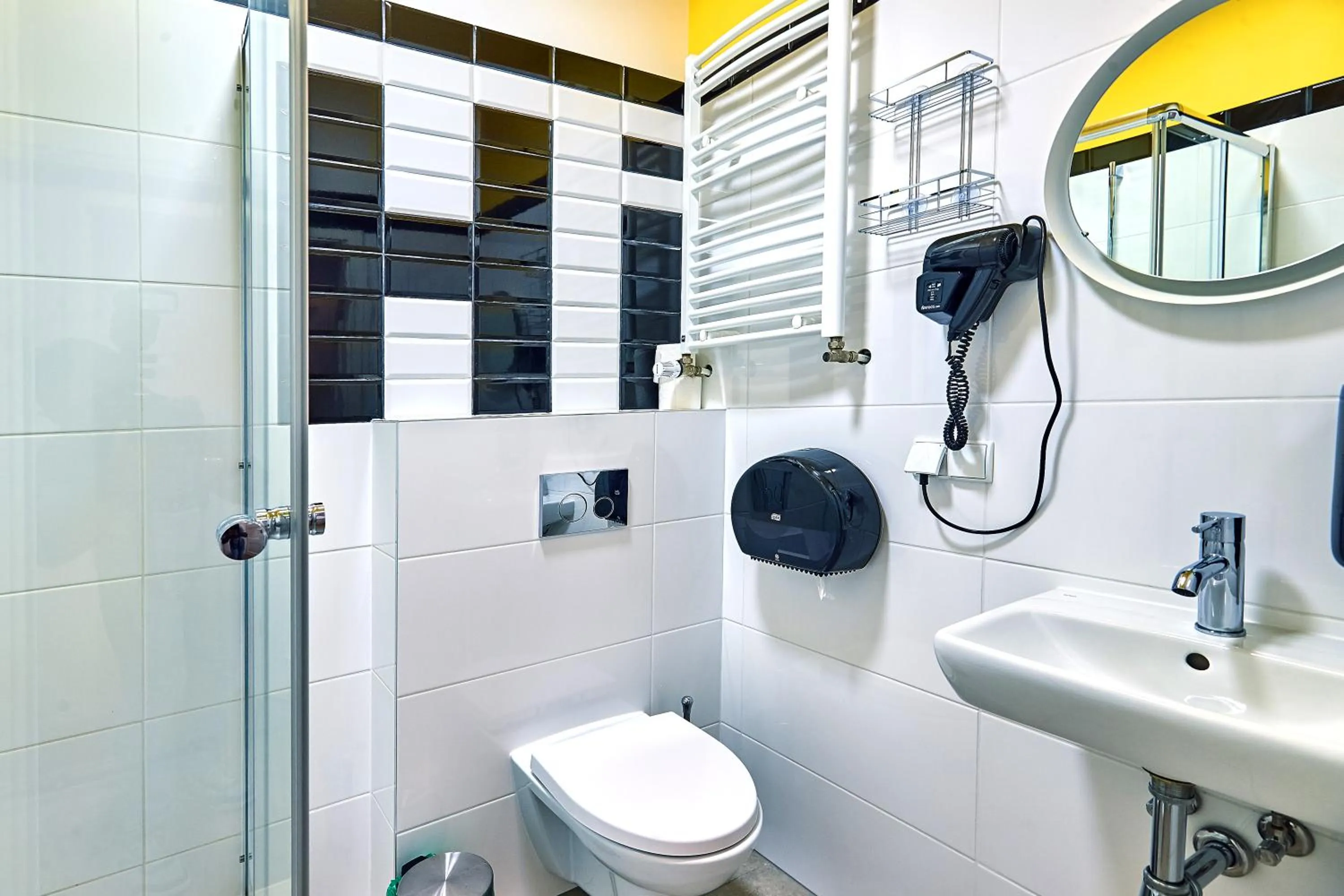 Shower in Draggo House Rooms - Old Town