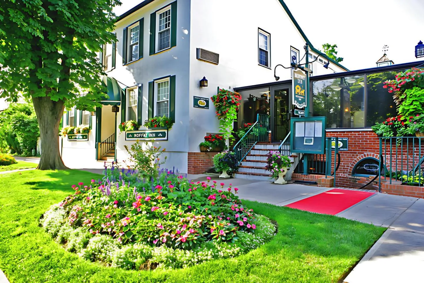 Property building in Moffat Inn