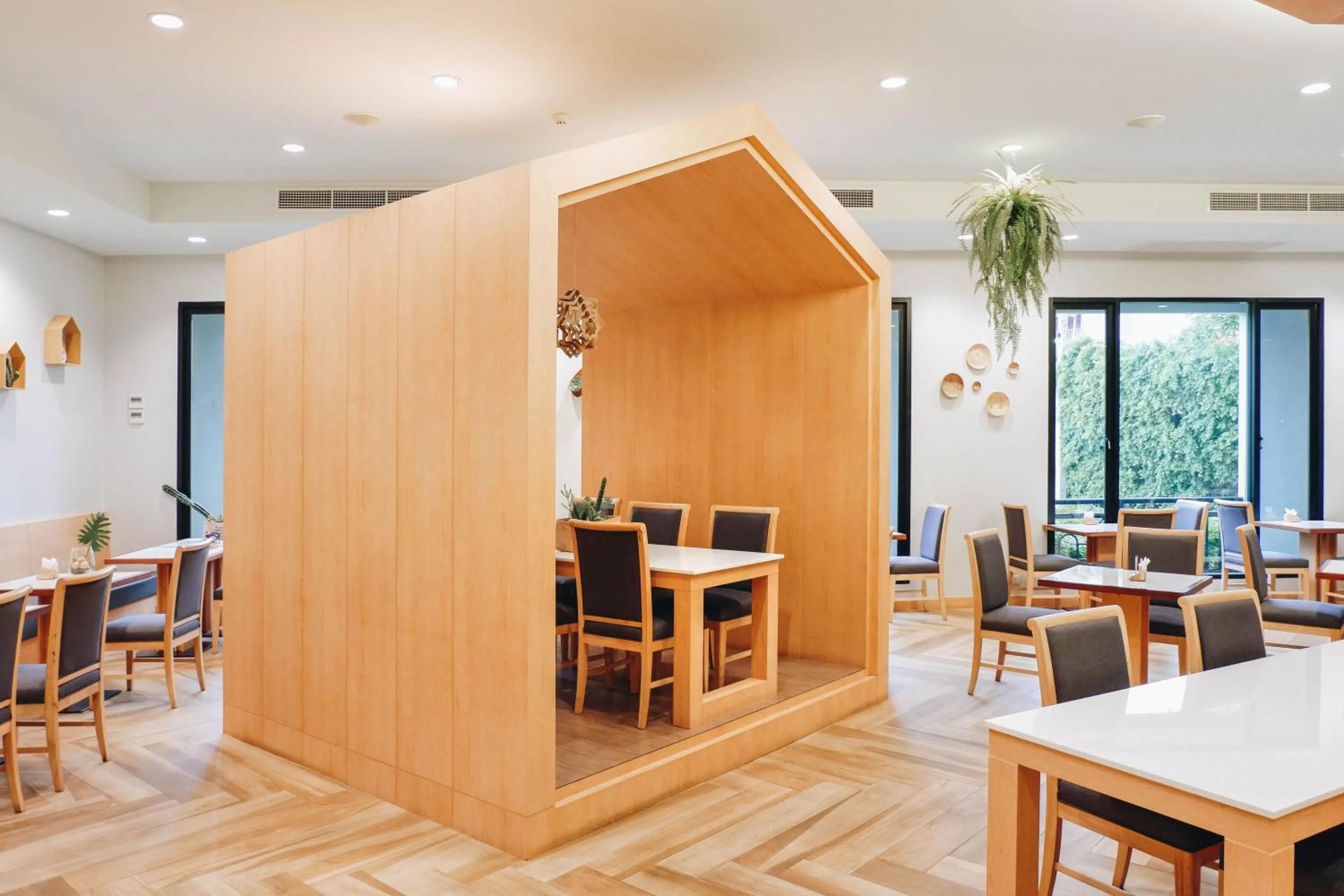 Restaurant/places to eat in Civilize Hotel