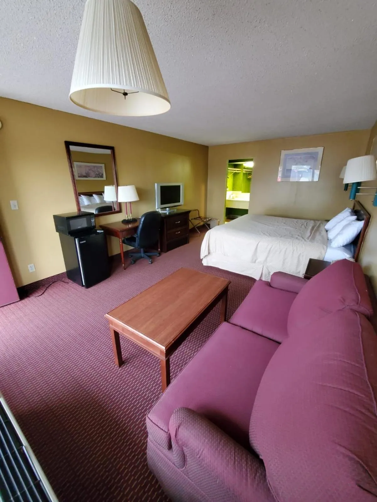 Photo of the whole room, Bed in Gray Plaza Motel West Frankfort