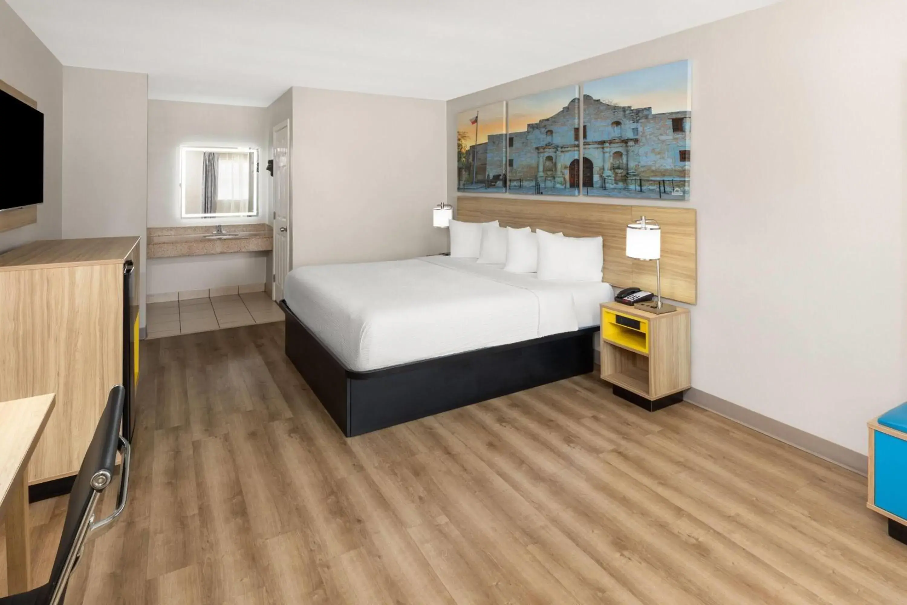 King Room- Non-Smoking in Days Inn by Wyndham Temple King Room- Non-Smoking in Days Inn by Wyndham Temple