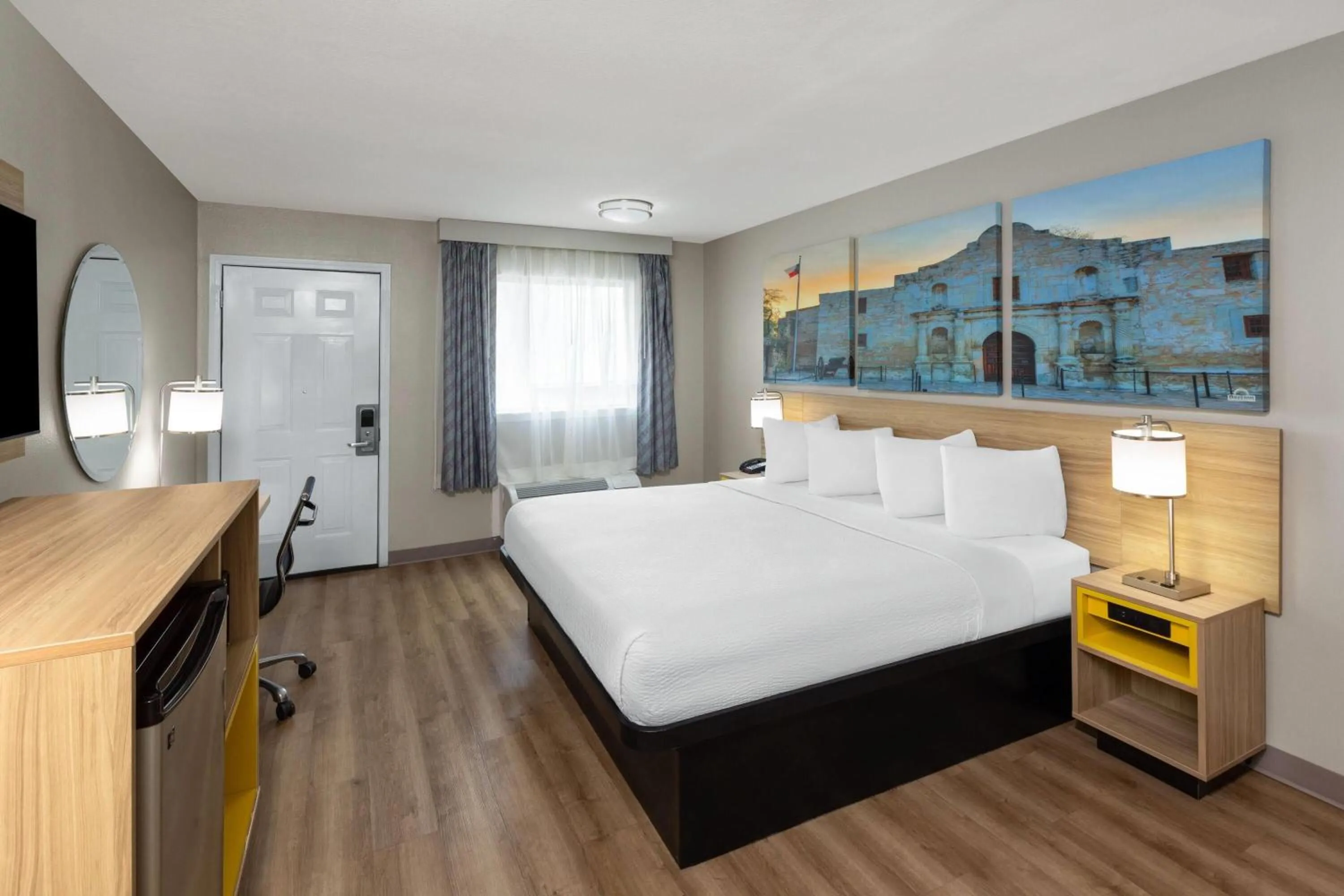 Photo of the whole room, Bed in Days Inn by Wyndham Temple